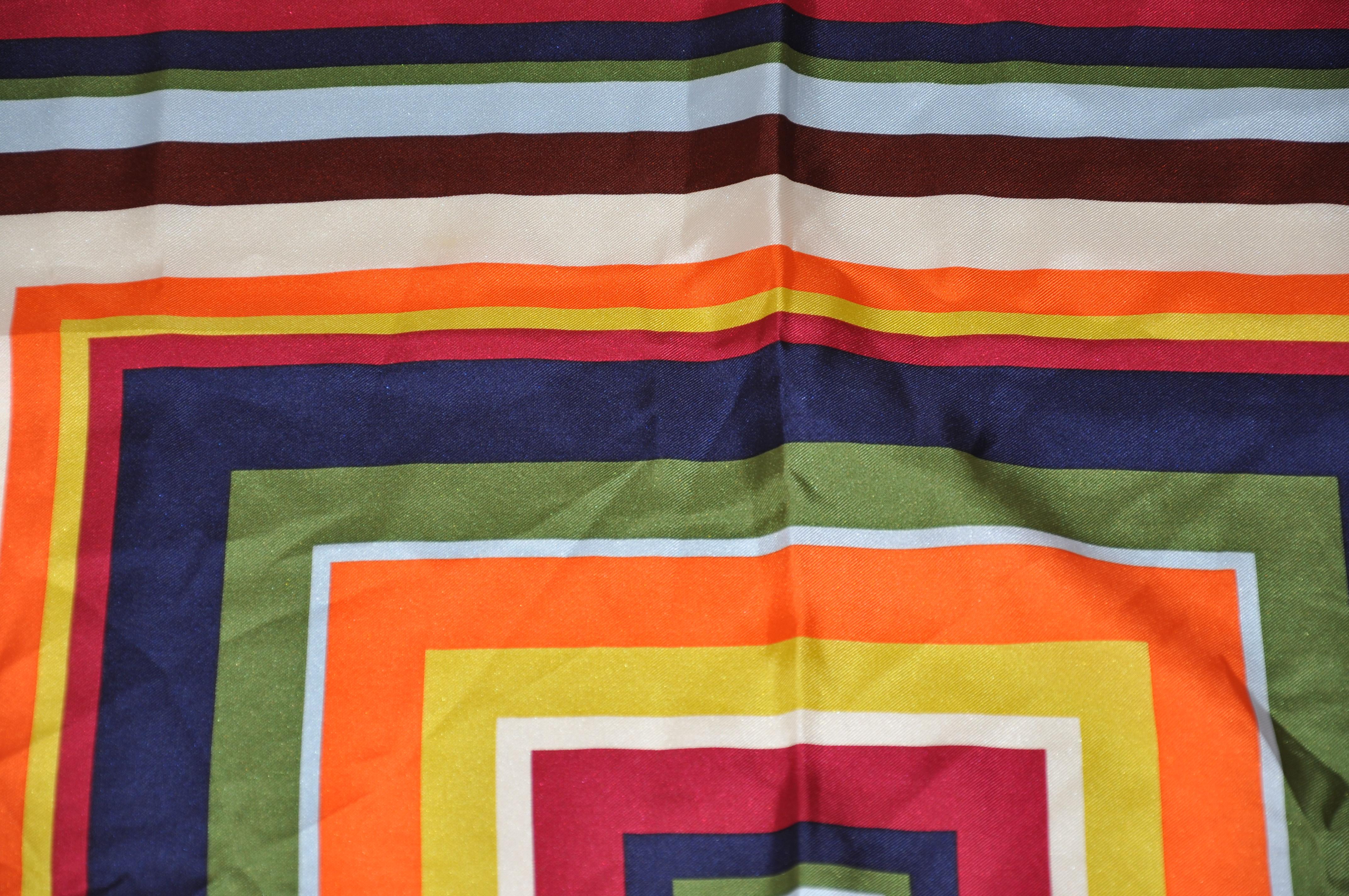 Coach - Écharpe en soie multicolore aux couleurs vives et aux carrés superposés Bon état - En vente à New York, NY