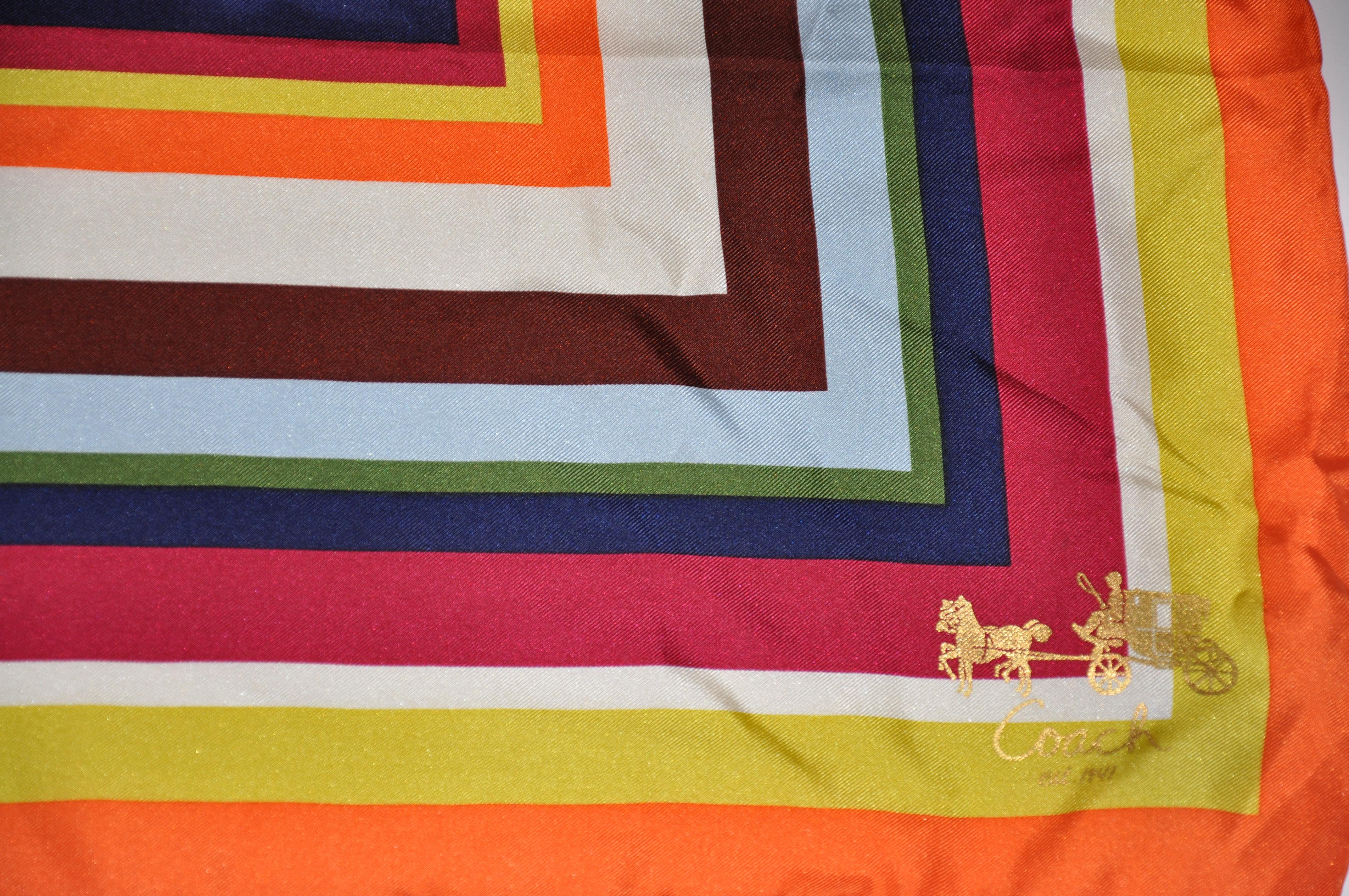 Coach - Écharpe en soie multicolore aux couleurs vives et aux carrés superposés Unisexe en vente