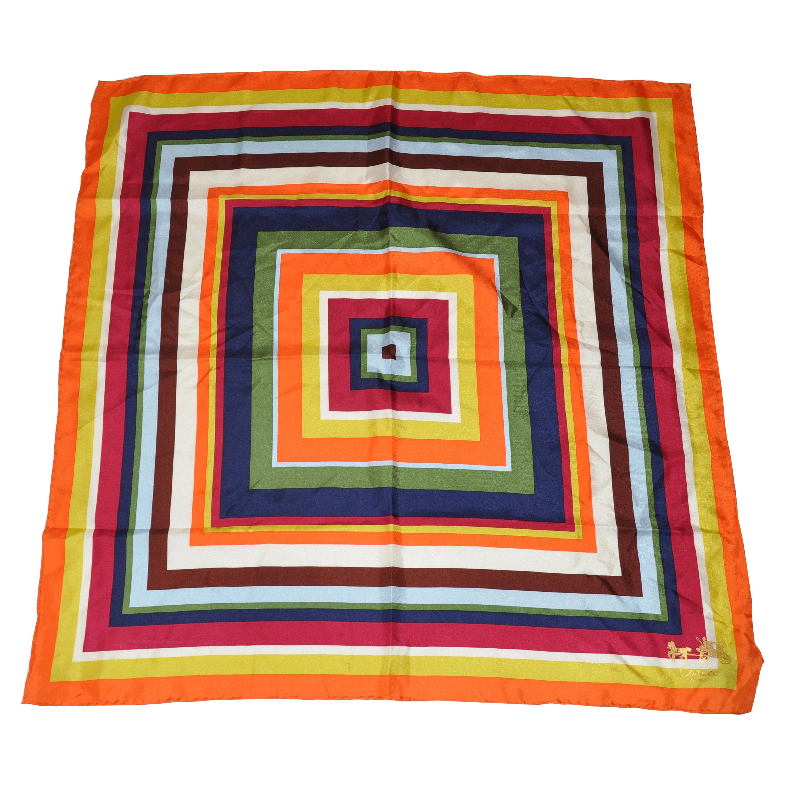 Coach - Écharpe en soie multicolore aux couleurs vives et aux carrés superposés en vente