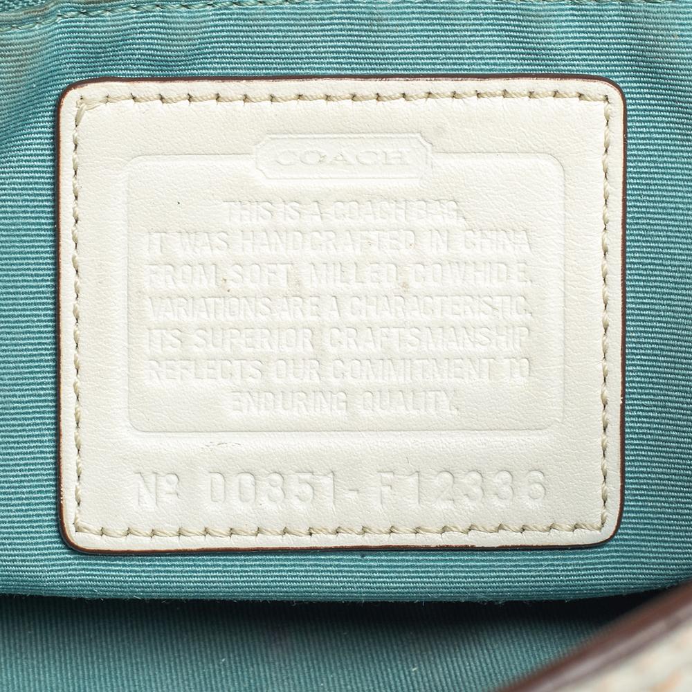 Coach White Leather Flap Shoulder Bag In Good Condition In Dubai, Al Qouz 2