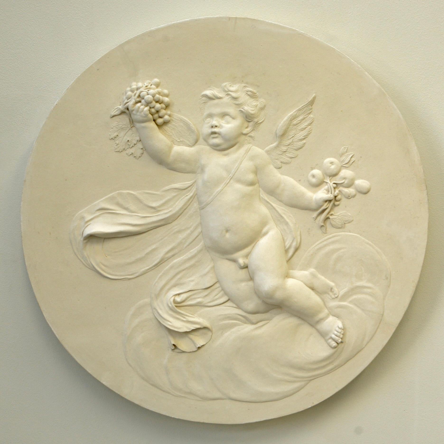 Figurative Sculpture de Coade - Redondel de escayola que representa el otoño del Juego de las Cuatro Estaciones