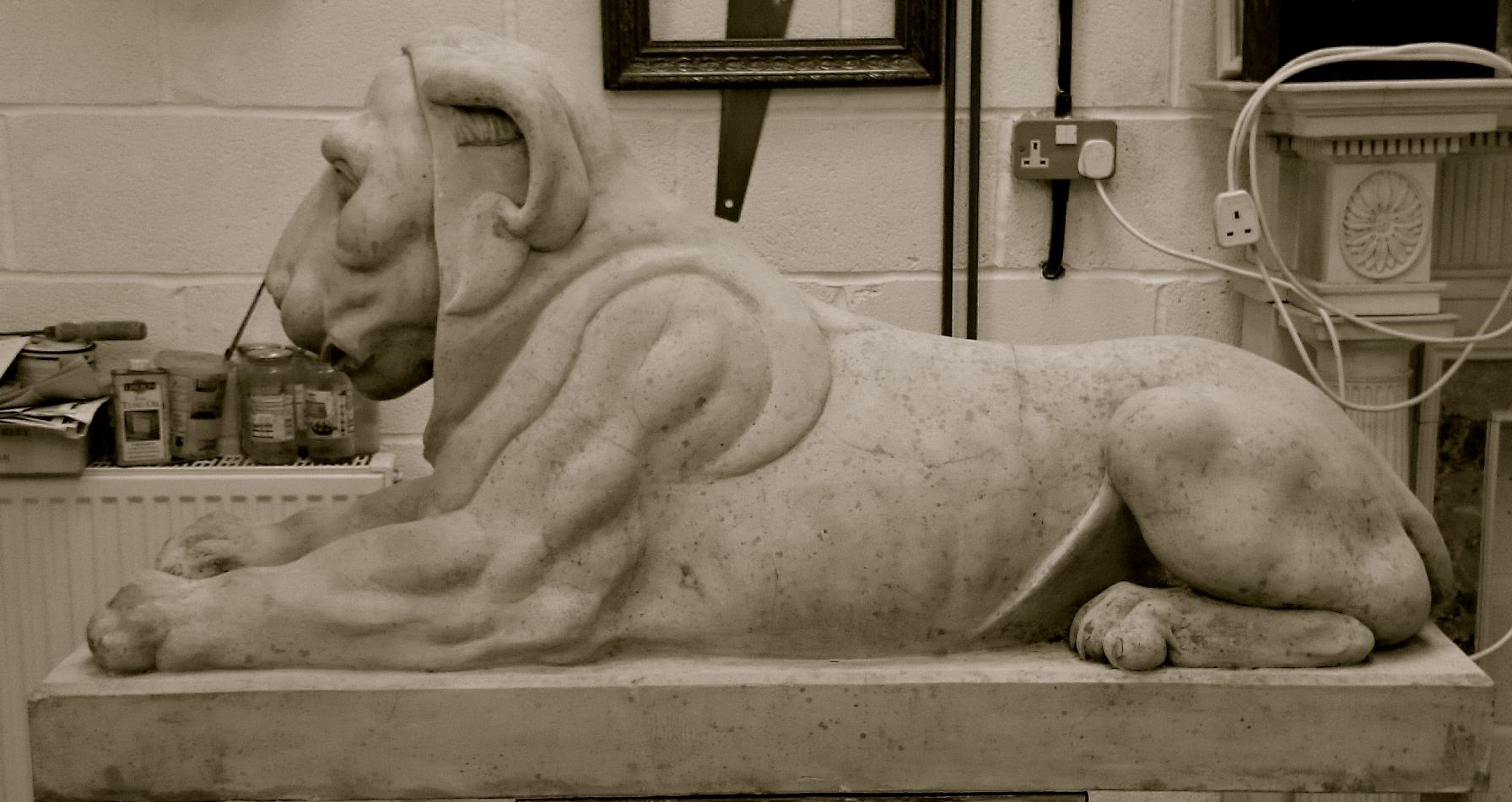 'Coade' Stone Egyptian Lion Outdoor Statue in Classical Style (18th c) For Sale 2
