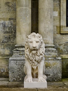 Paire de lions assis de Francfort de style classique du XVIIIe siècle
