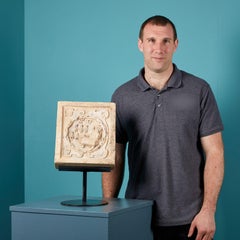 Targa di delimitazione in pietra di Coade per la scuola di St Olave