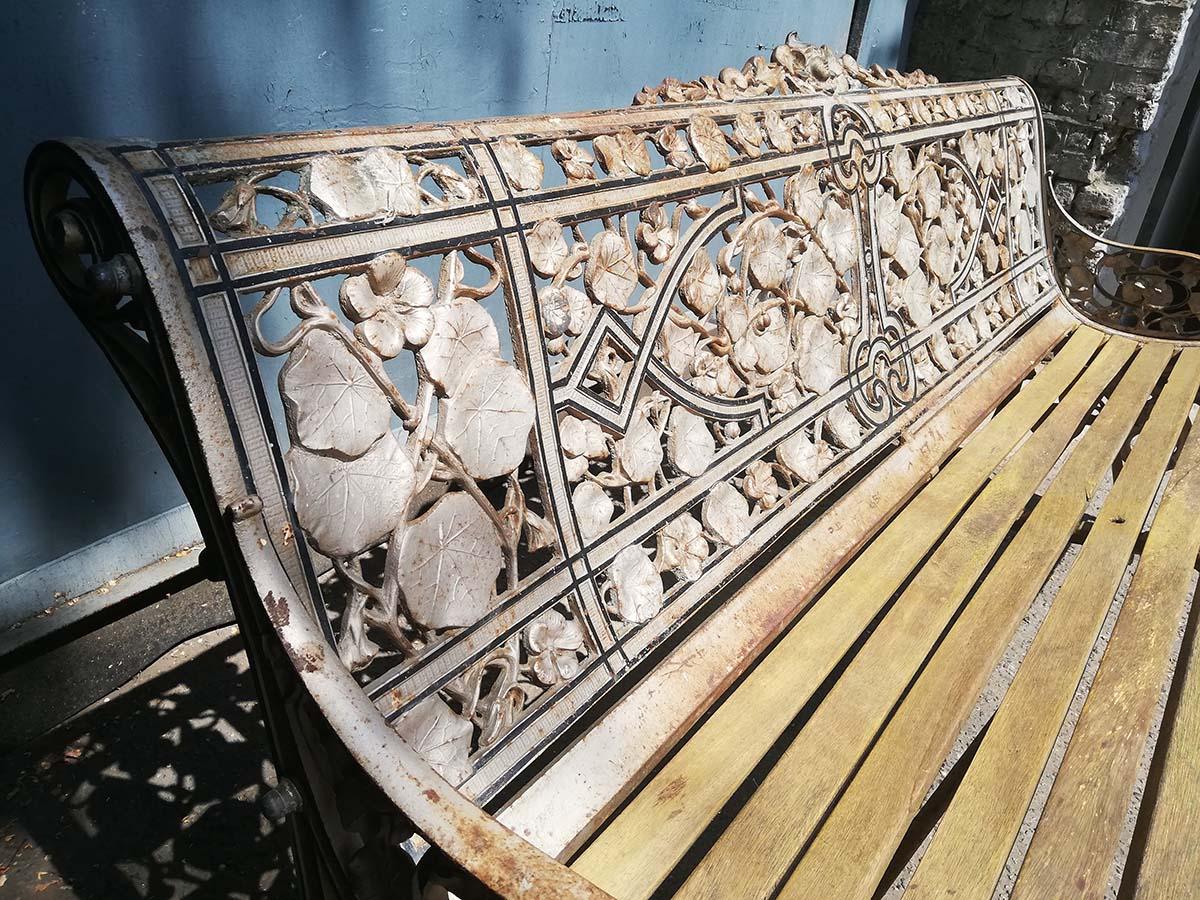 Coalbrookdale Aesthetic Movement Cast Iron Garden Bench, circa 1866 In Good Condition In London, GB