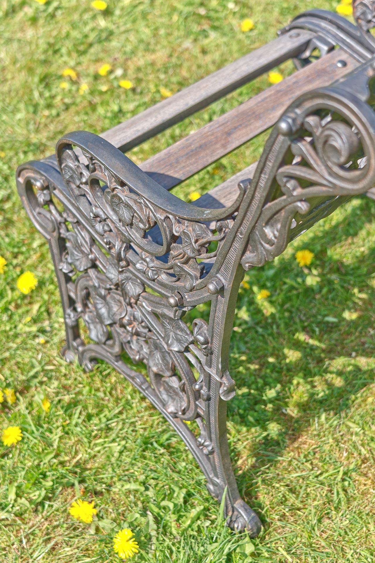 Coalbrookdale Nasturtium-Gartensitz aus Gusseisen mit Muster aus Gusseisen (Eisen) im Angebot