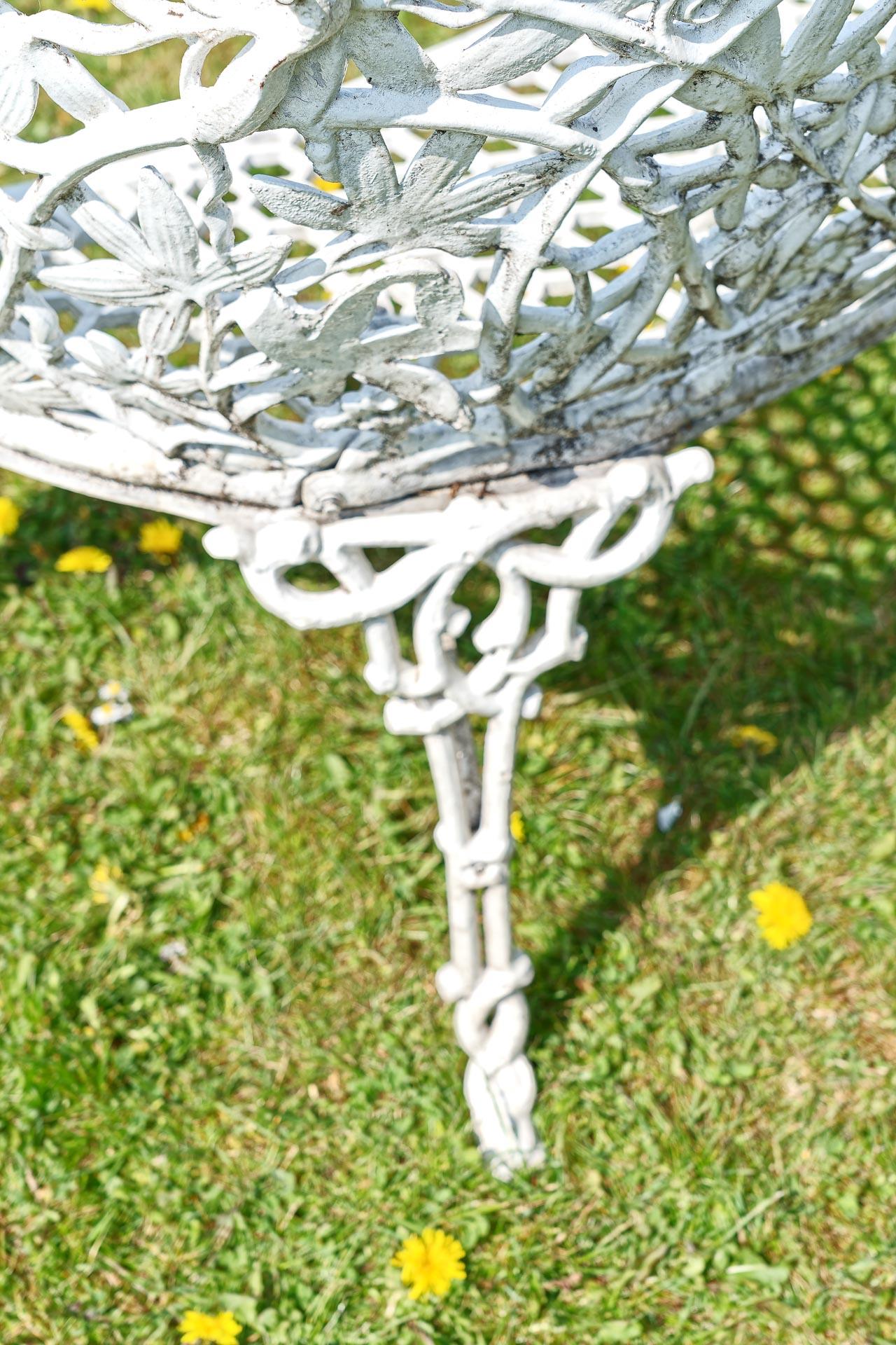 Aluminium Siège « Lovers » Coalbrookdale Passion à motifs floraux. en vente