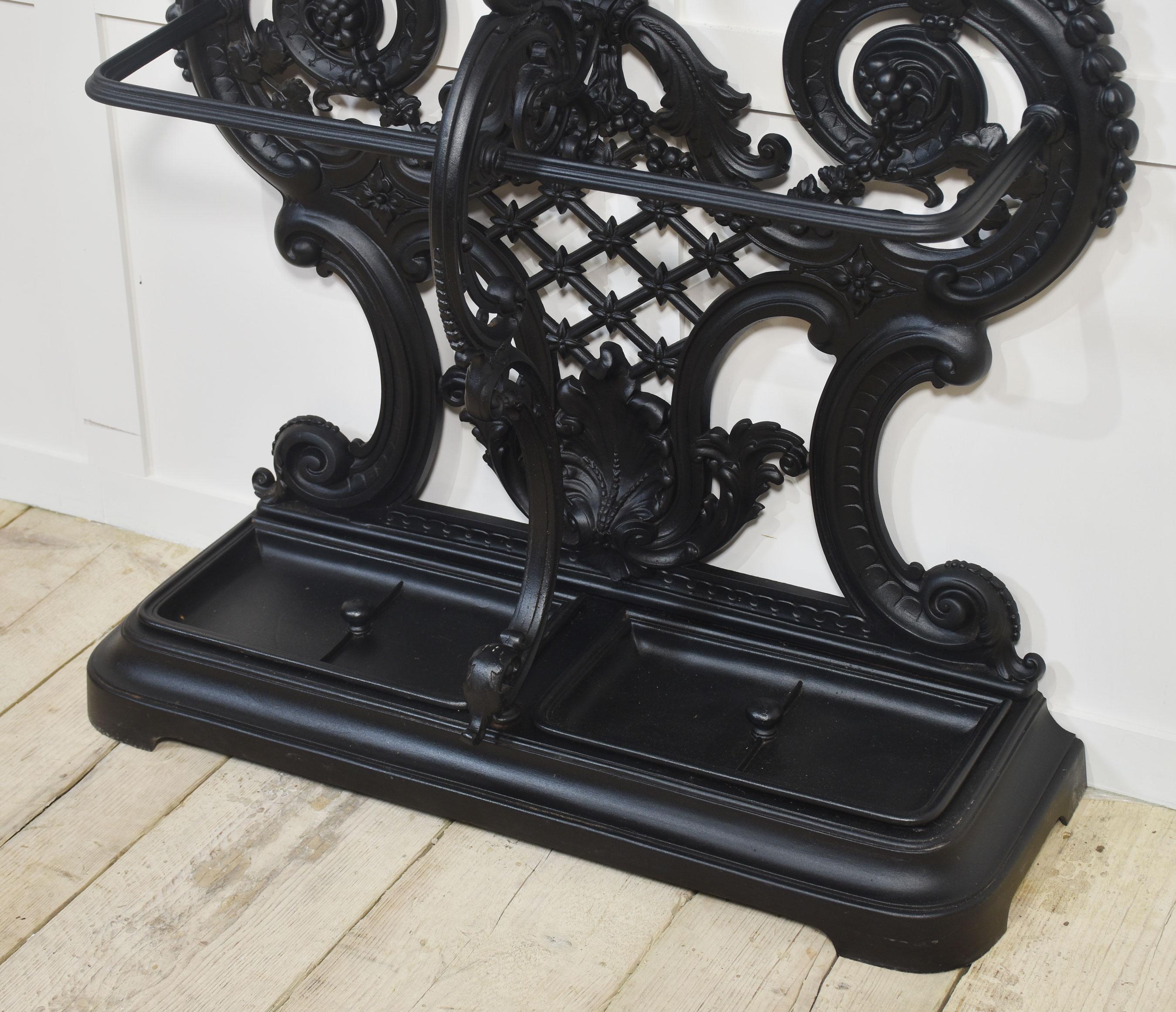 20ième siècle Stand en fonte de style Coalbrookdale en vente