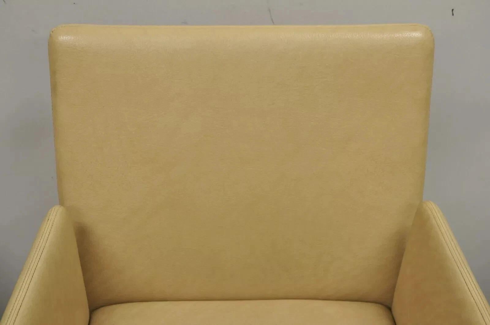 Inconnu Paire de fauteuils d'invité Coalesce Steelcase en cuir beige Modèle 1510 Switch en vente