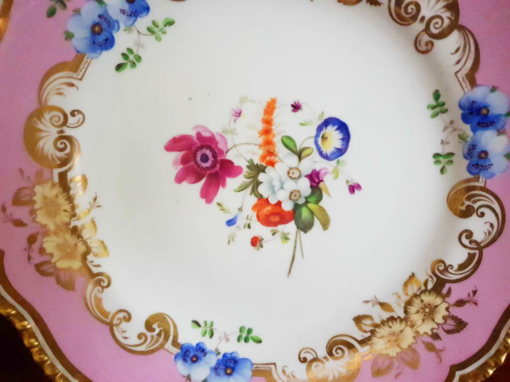 Coalport 19th Century Hand Painted Pink Dinner Plates In Good Condition For Sale In London, GB