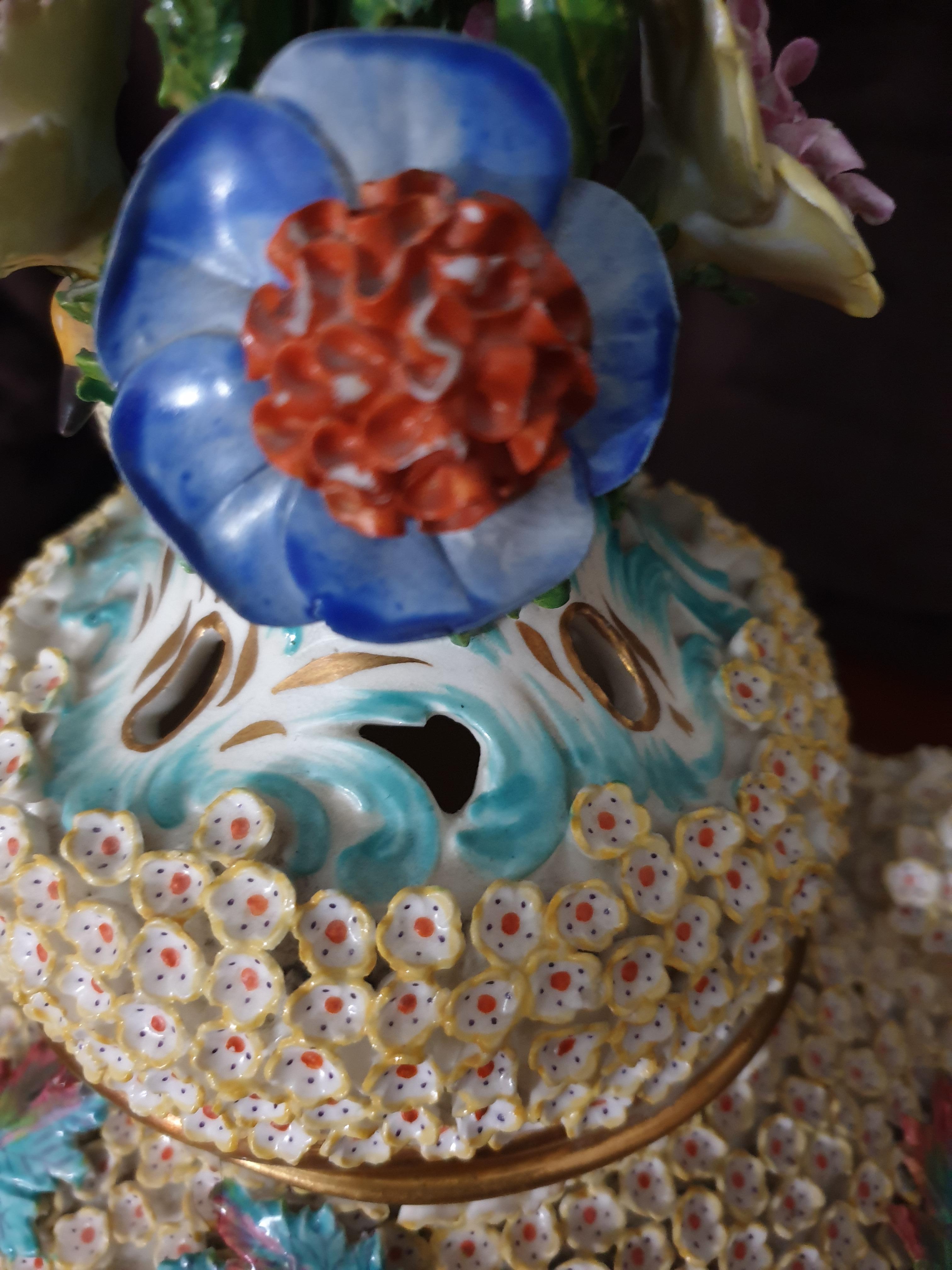 Coalport Turquoise Schneeballen Reticulated Encrusted Bird Exhibition Vase  For Sale 3