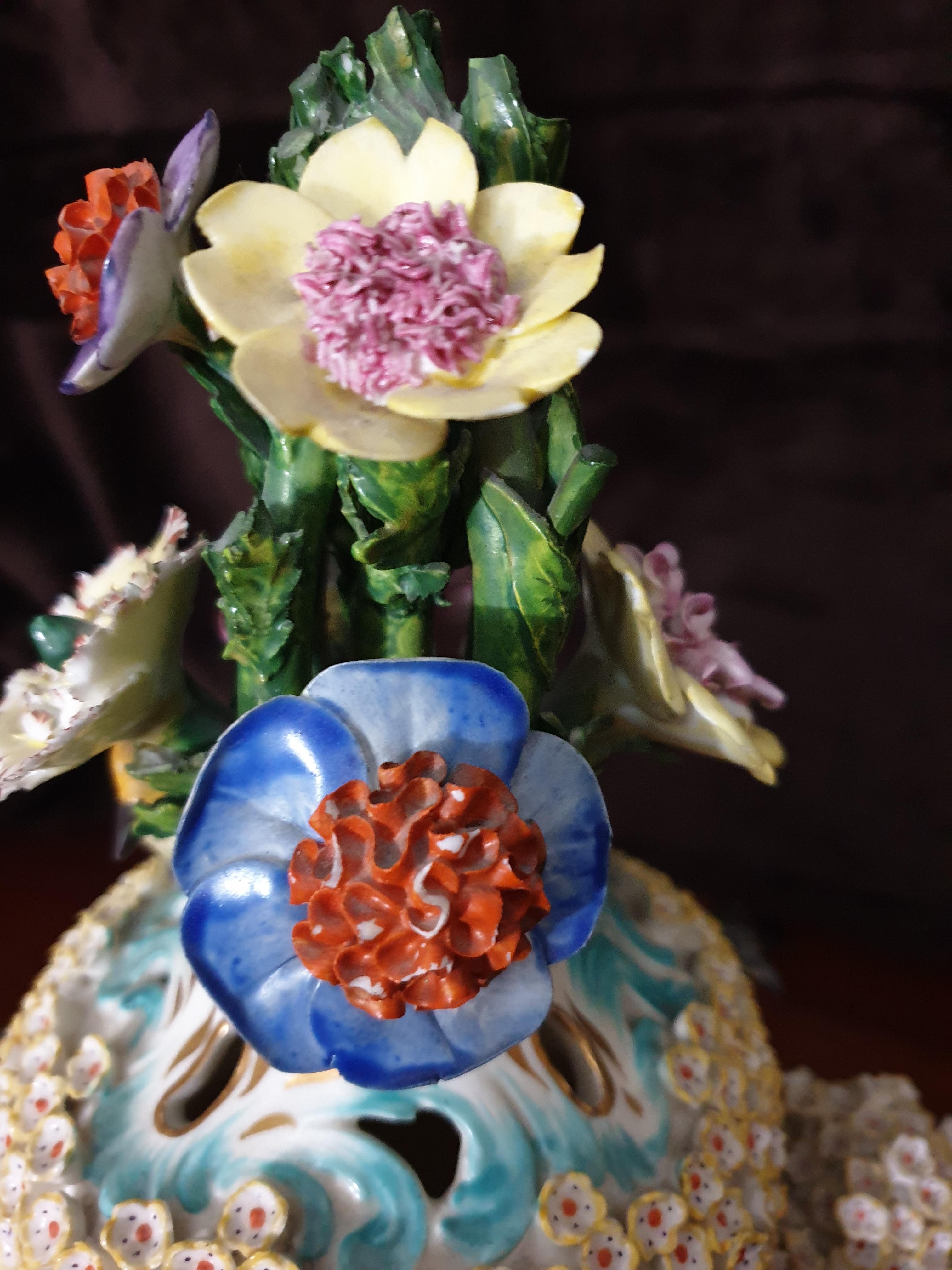 Coalport Turquoise Schneeballen Reticulated Encrusted Bird Exhibition Vase  For Sale 4