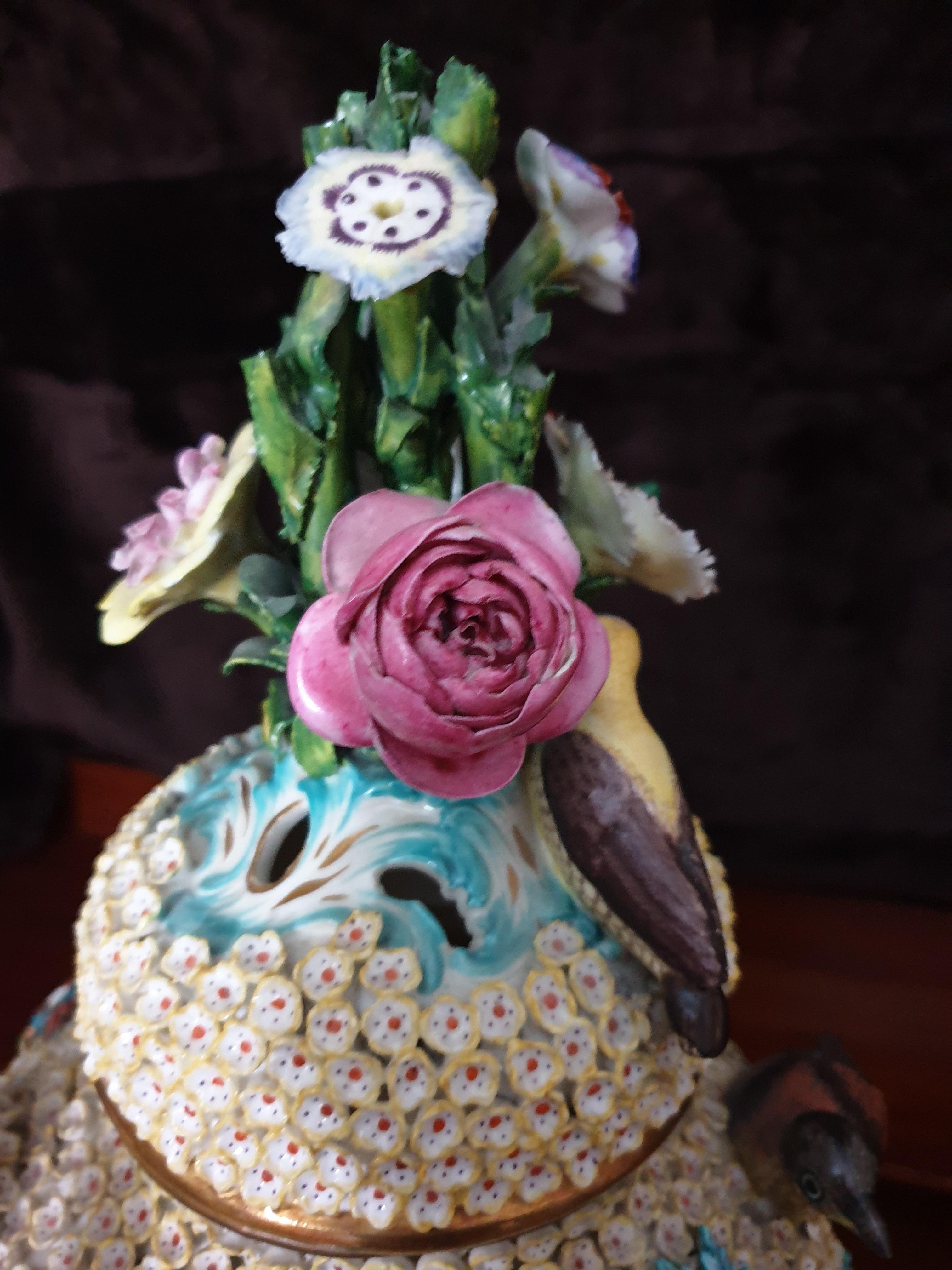 Coalport Turquoise Schneeballen Reticulated Encrusted Bird Exhibition Vase  In Good Condition For Sale In London, GB