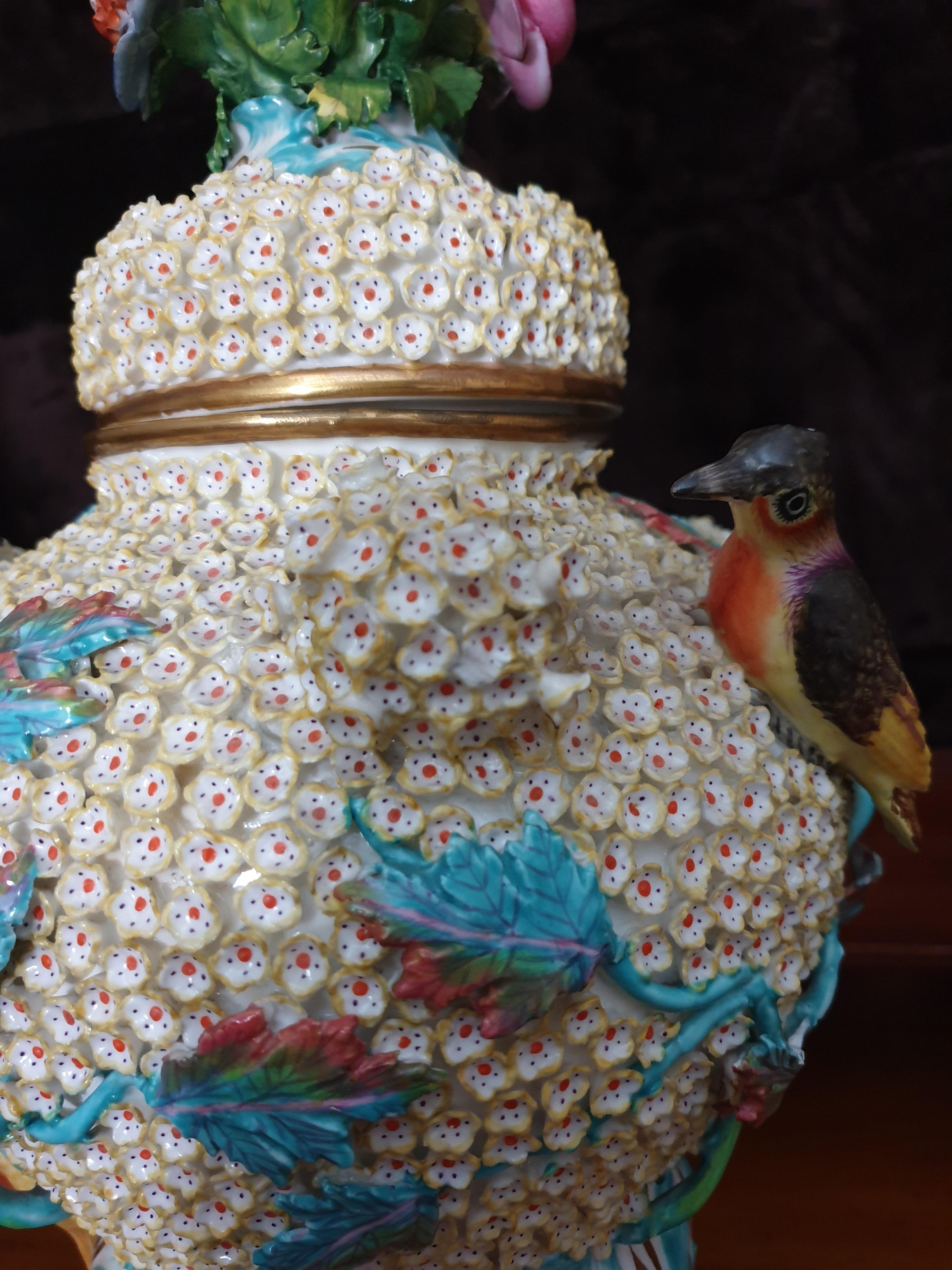 Coalport Turquoise Schneeballen Reticulated Encrusted Bird Exhibition Vase  For Sale 1