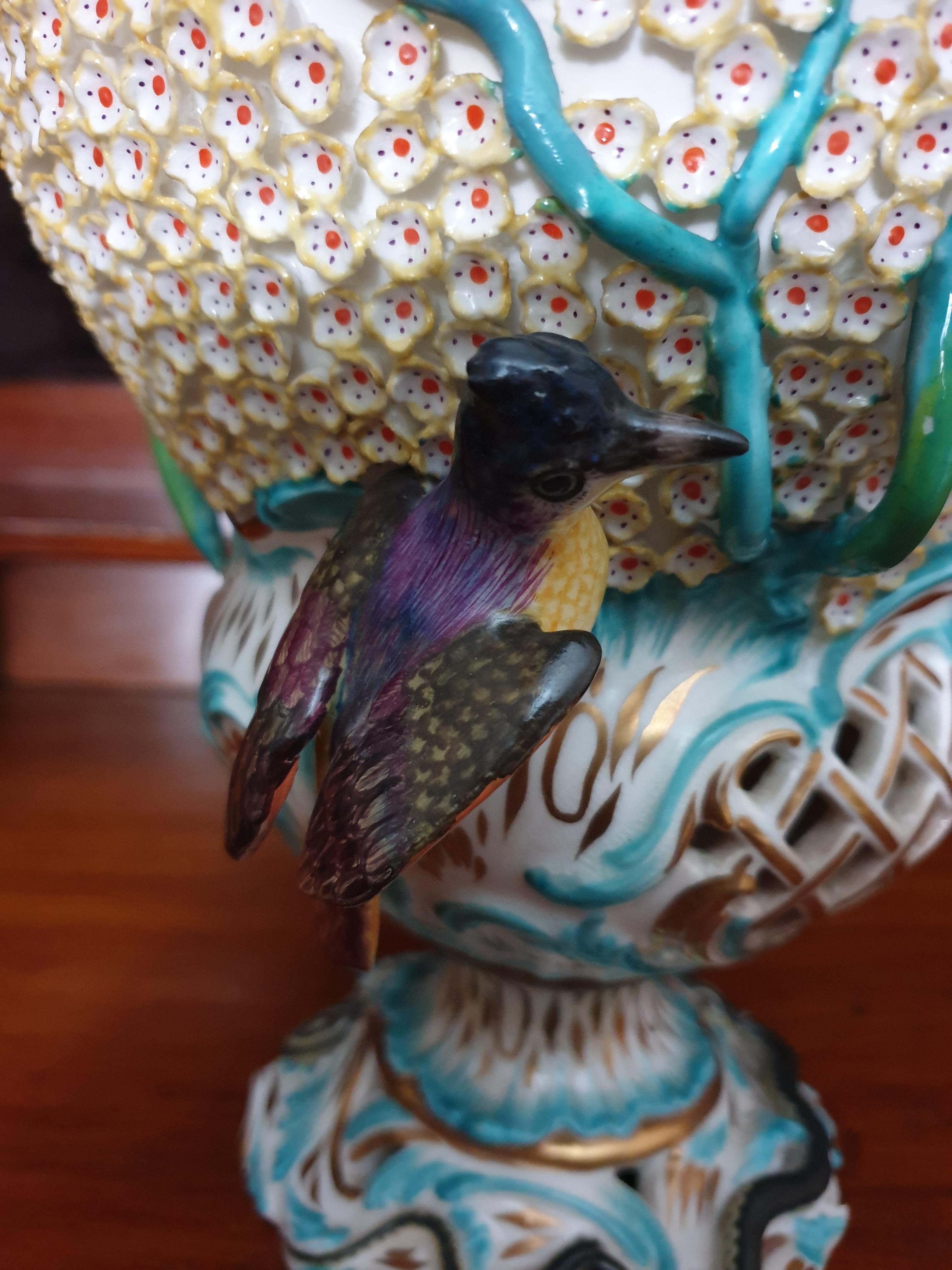 Coalport Turquoise Schneeballen Reticulated Encrusted Bird Exhibition Vase  For Sale 2