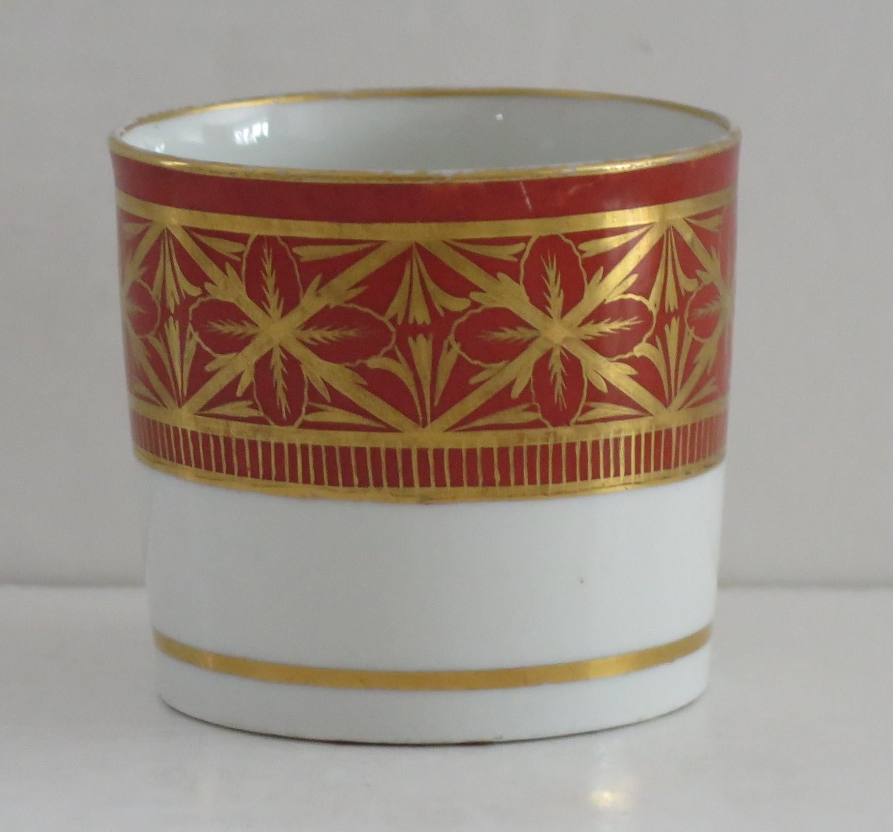 Coalport Coffee Can Porcelain Hand Painted and Gilded Pattern, circa 1810 In Good Condition For Sale In Lincoln, Lincolnshire