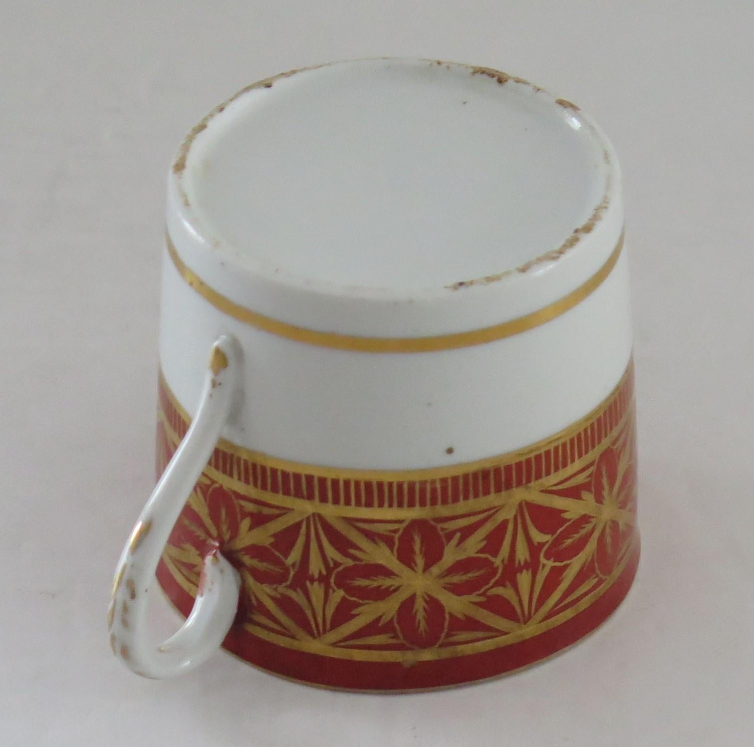 Coalport Coffee Can Porcelain Hand Painted and Gilded Pattern, circa 1810 For Sale 1