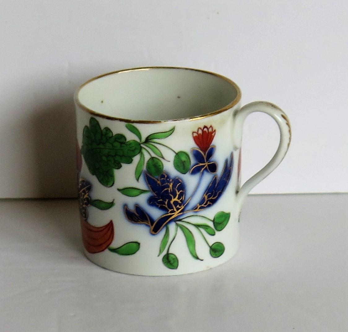 Coalport Coffee Can Porcelain Hand Painted Gilded Bold Imari Pattern, circa 1808 In Good Condition In Lincoln, Lincolnshire