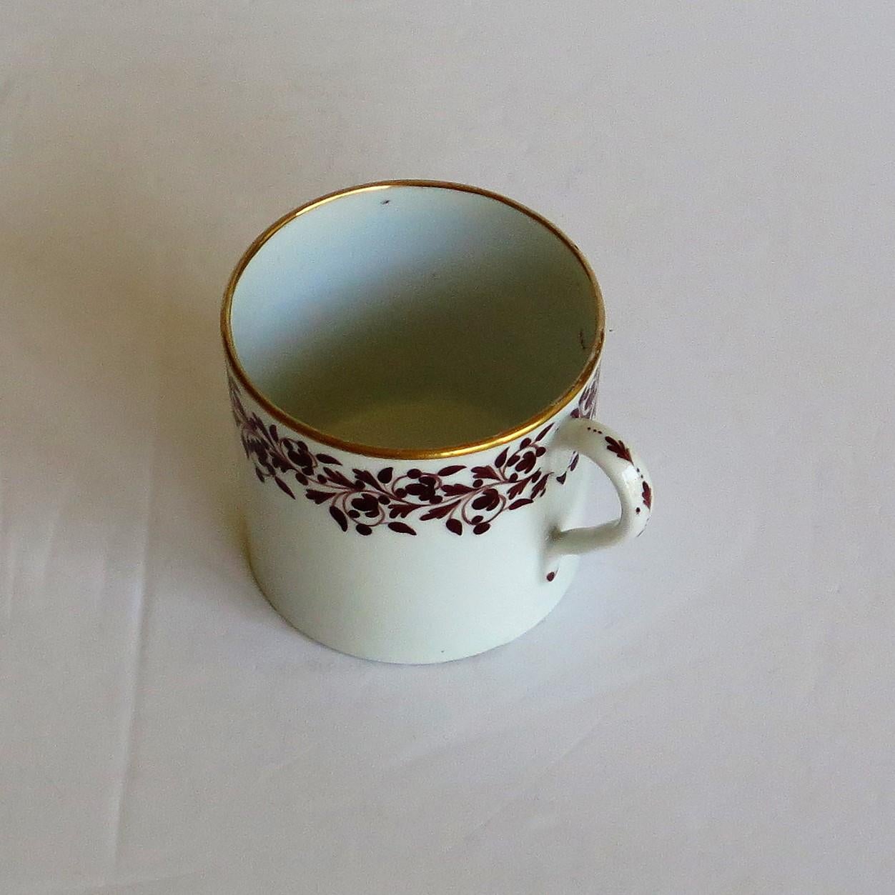 Coalport Coffee Can Porcelain Hand Painted Trailing Vine Pattern, circa 1810 3