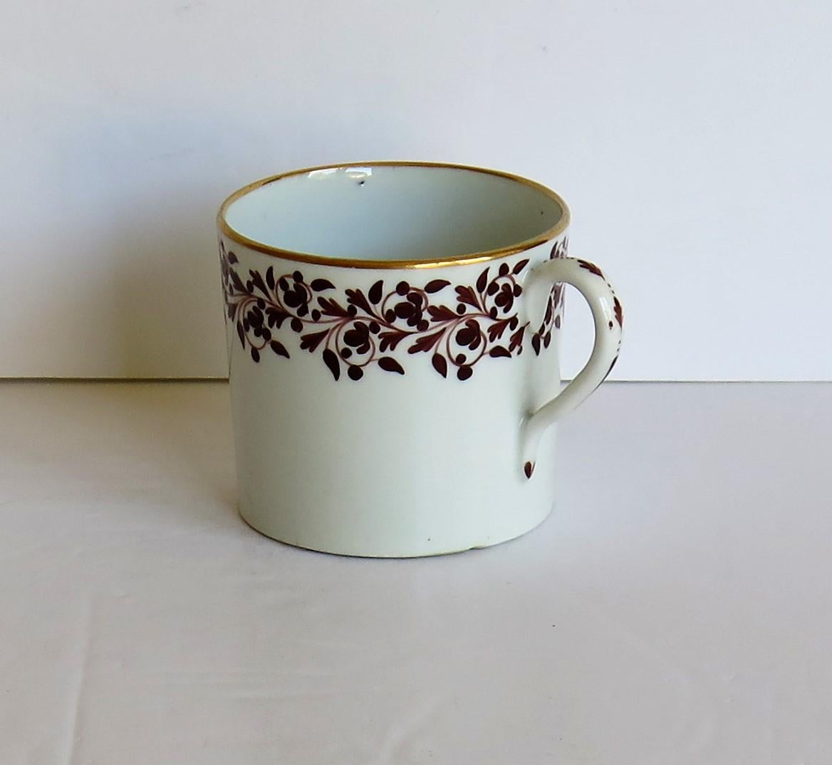 Hand-Painted Coalport Coffee Can Porcelain Hand Painted Trailing Vine Pattern, circa 1810