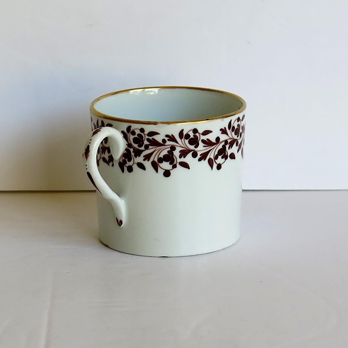 Coalport Coffee Can Porcelain Hand Painted Trailing Vine Pattern, circa 1810 In Good Condition In Lincoln, Lincolnshire