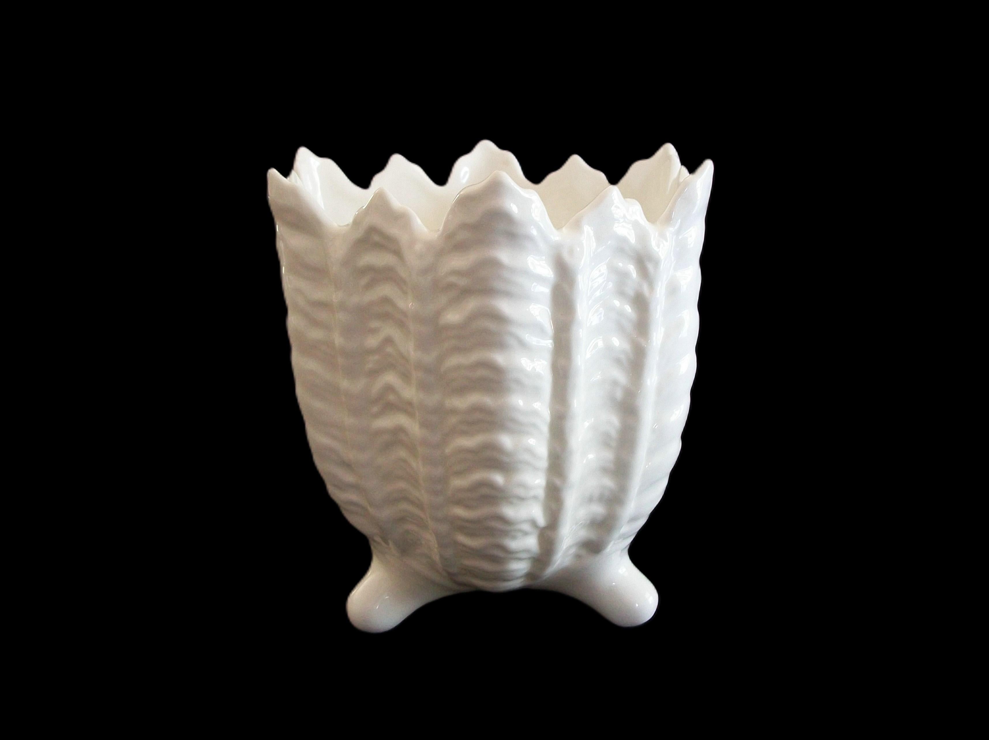 Inglese COALPORT - Stoviglie di campagna - Fioriera d'epoca in porcellana d'osso - K.K. - Fine XX secolo in vendita