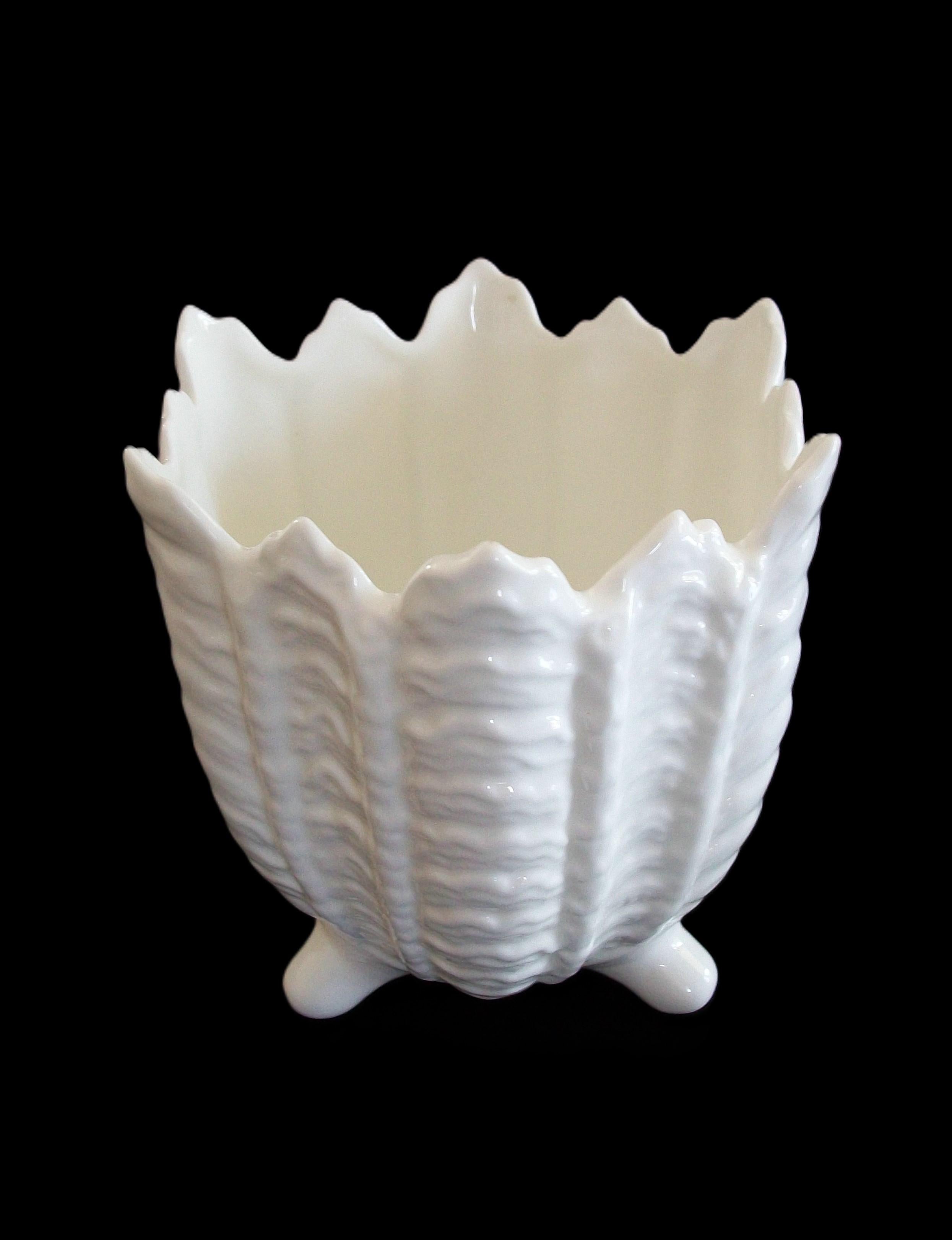 Smaltato COALPORT - Stoviglie di campagna - Fioriera d'epoca in porcellana d'osso - K.K. - Fine XX secolo in vendita