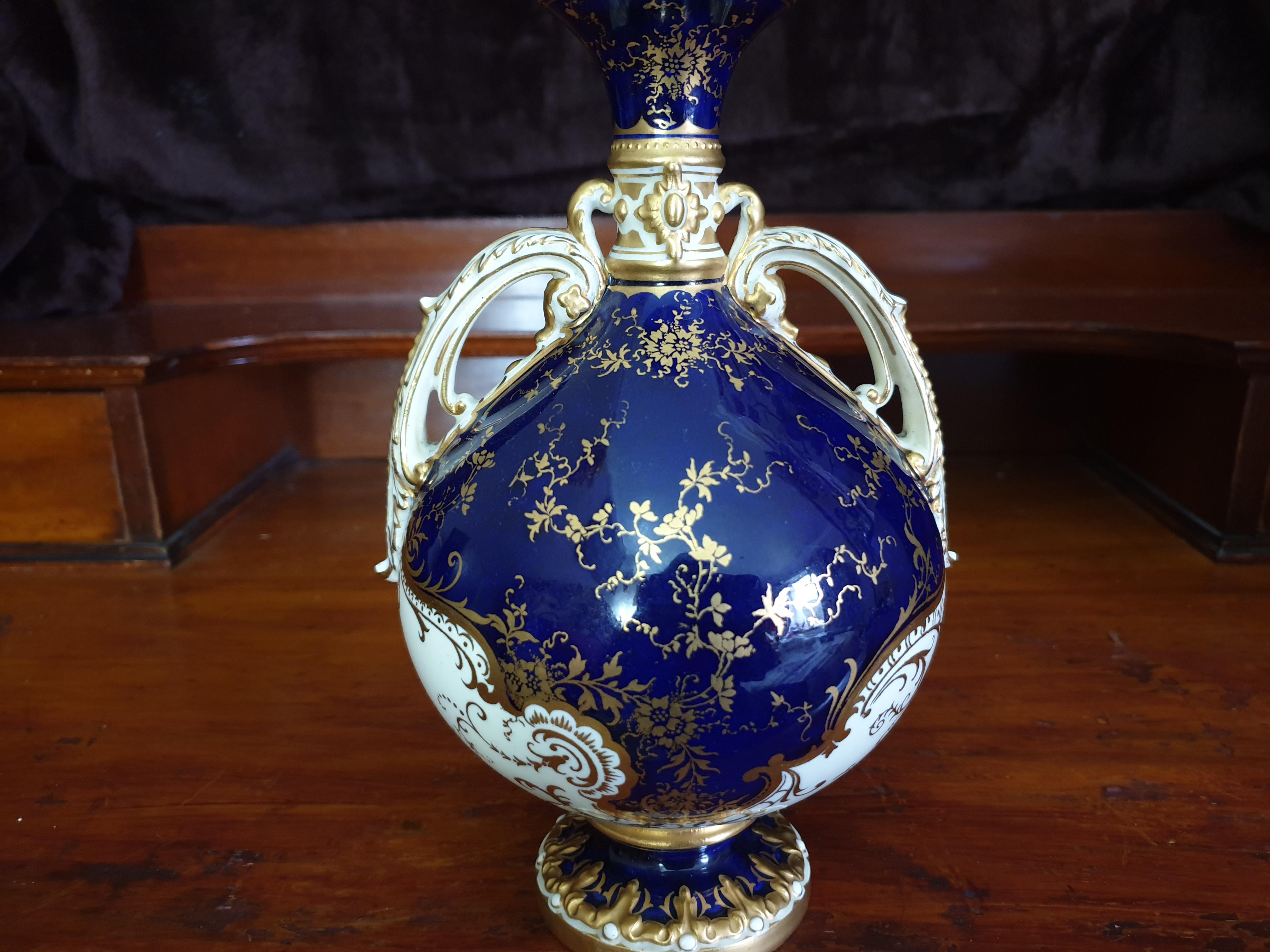 Coalport 19th Century Hand Painted Bird Vase with Raised Gilding For Sale 5