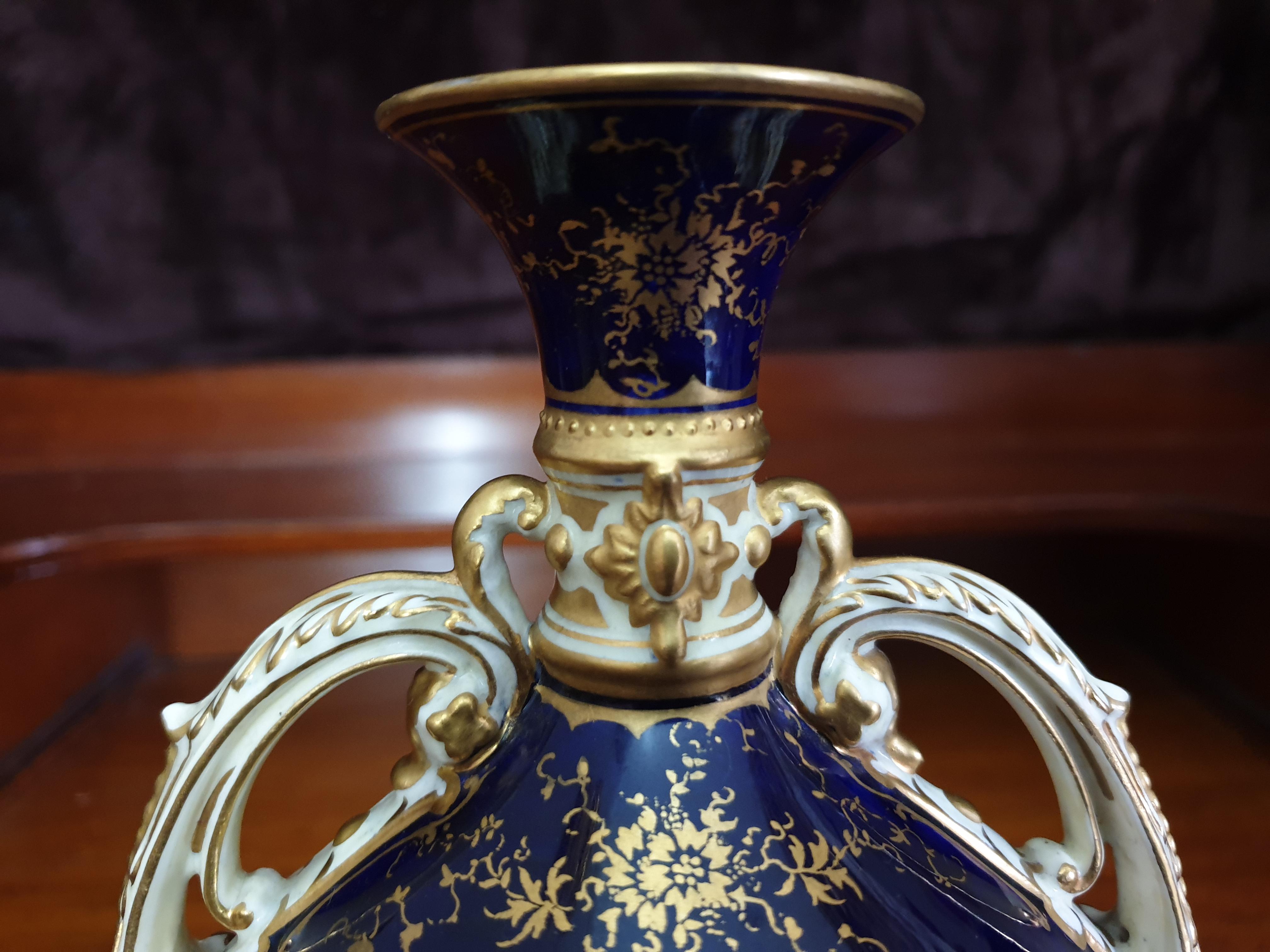 Coalport 19th Century Hand Painted Bird Vase with Raised Gilding For Sale 7
