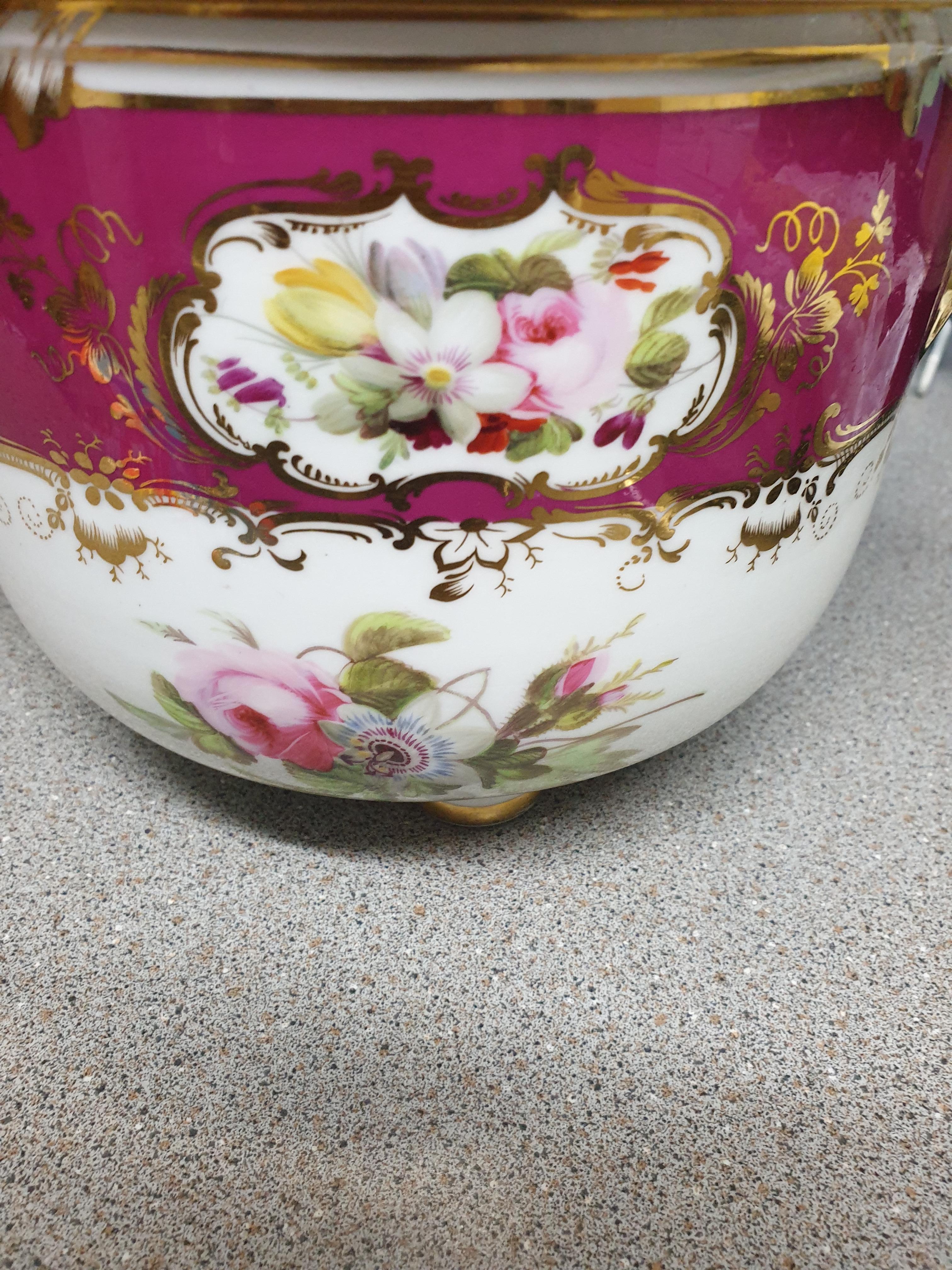 English Royal Red Floral Coalport Dessert Service, circa 1840 With Ice Pails  In Good Condition For Sale In London, GB