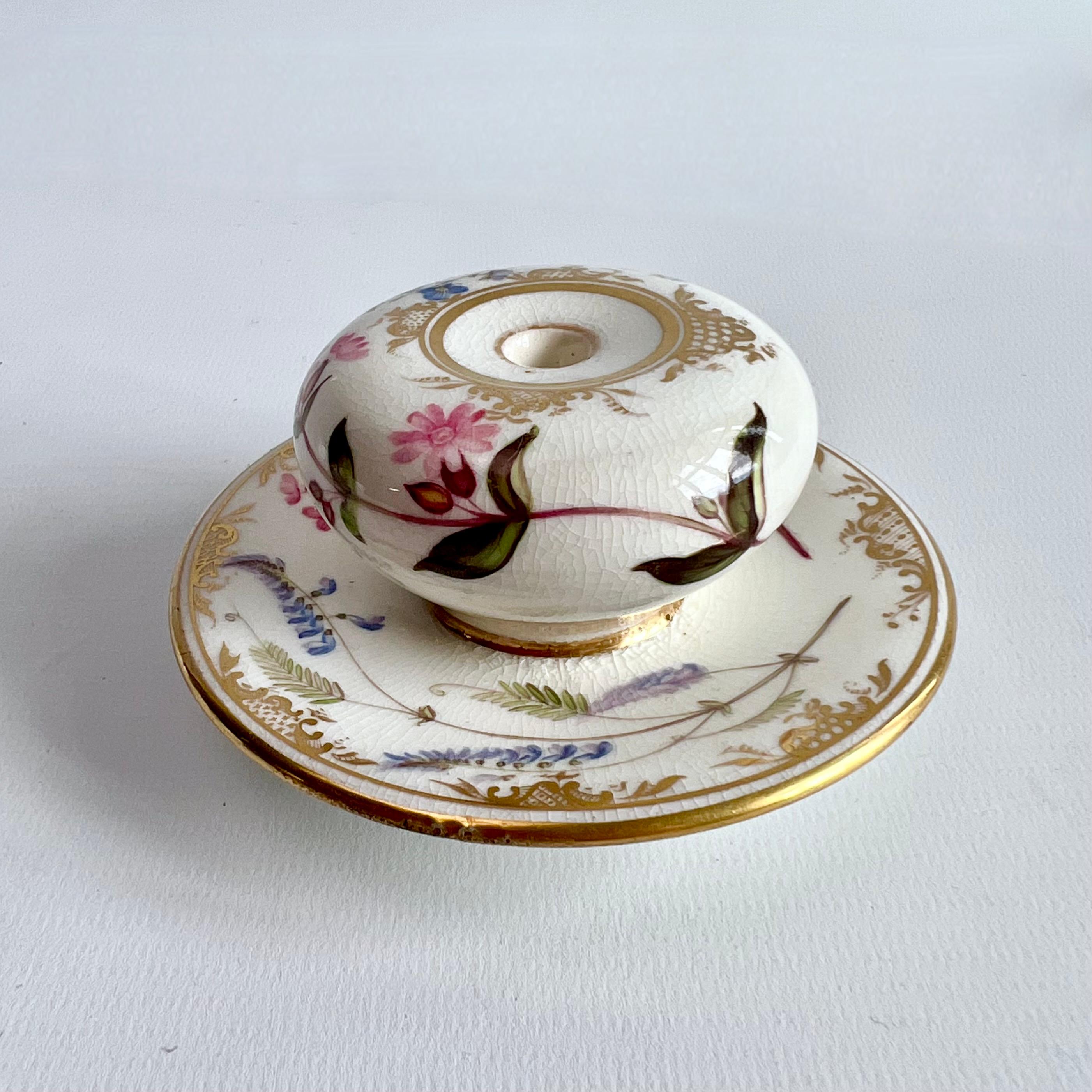 Coalport Inkwell, White with Flowers Style of William Pollard, Regency, ca 1820 In Good Condition In London, GB