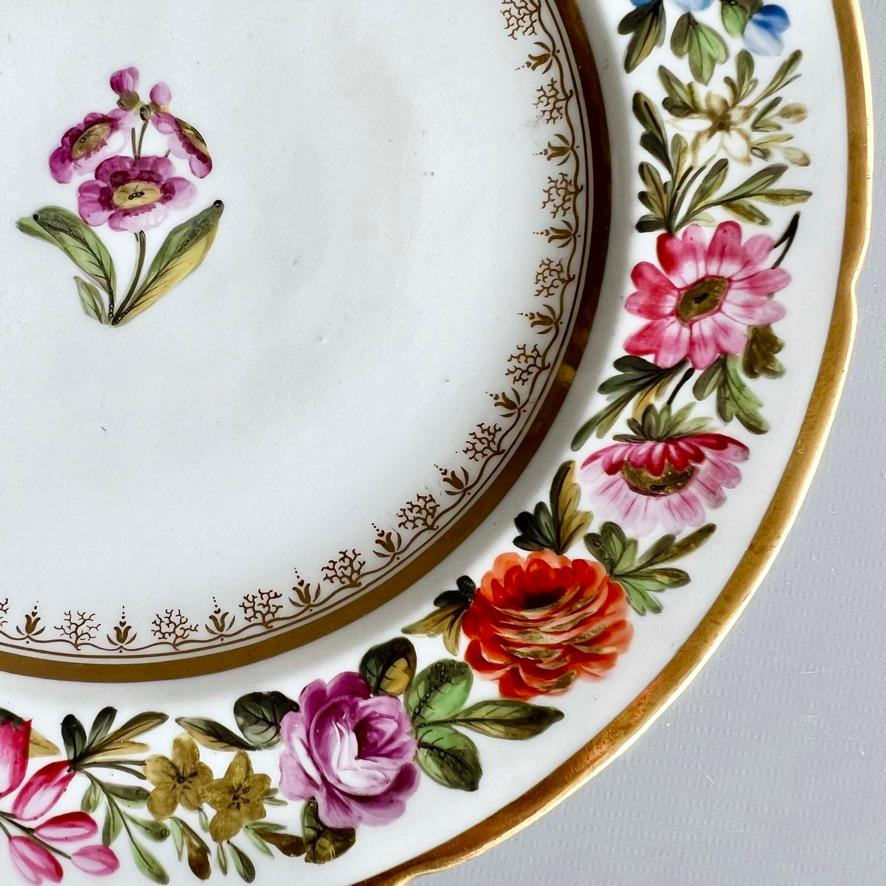 Coalport John Rose Teller, Abundant Flowers, T. Baxter Studio, ca. 1805 (2) (Frühes 19. Jahrhundert) im Angebot