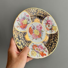 Plato de porcelana de Coalport John Rose, azul cobalto y flores, hacia 1805