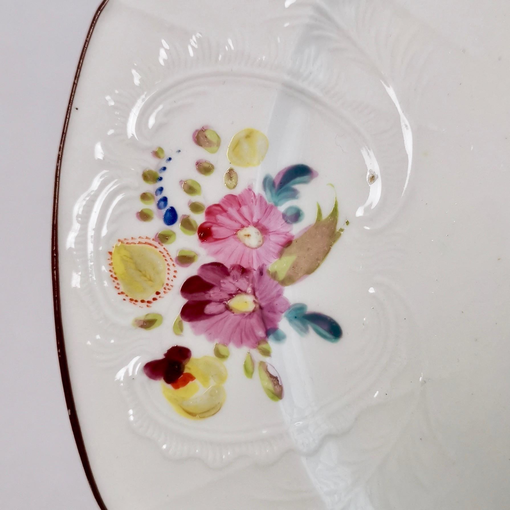 Coalport John Rose Porcelain Plate, White Floral Dulong Blind-Moulded circa 1815 In Good Condition For Sale In London, GB