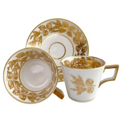 Coalport John Rose Teebecher-Dreieck, vergoldetes Birnenmuster in Eimerform, um 1810