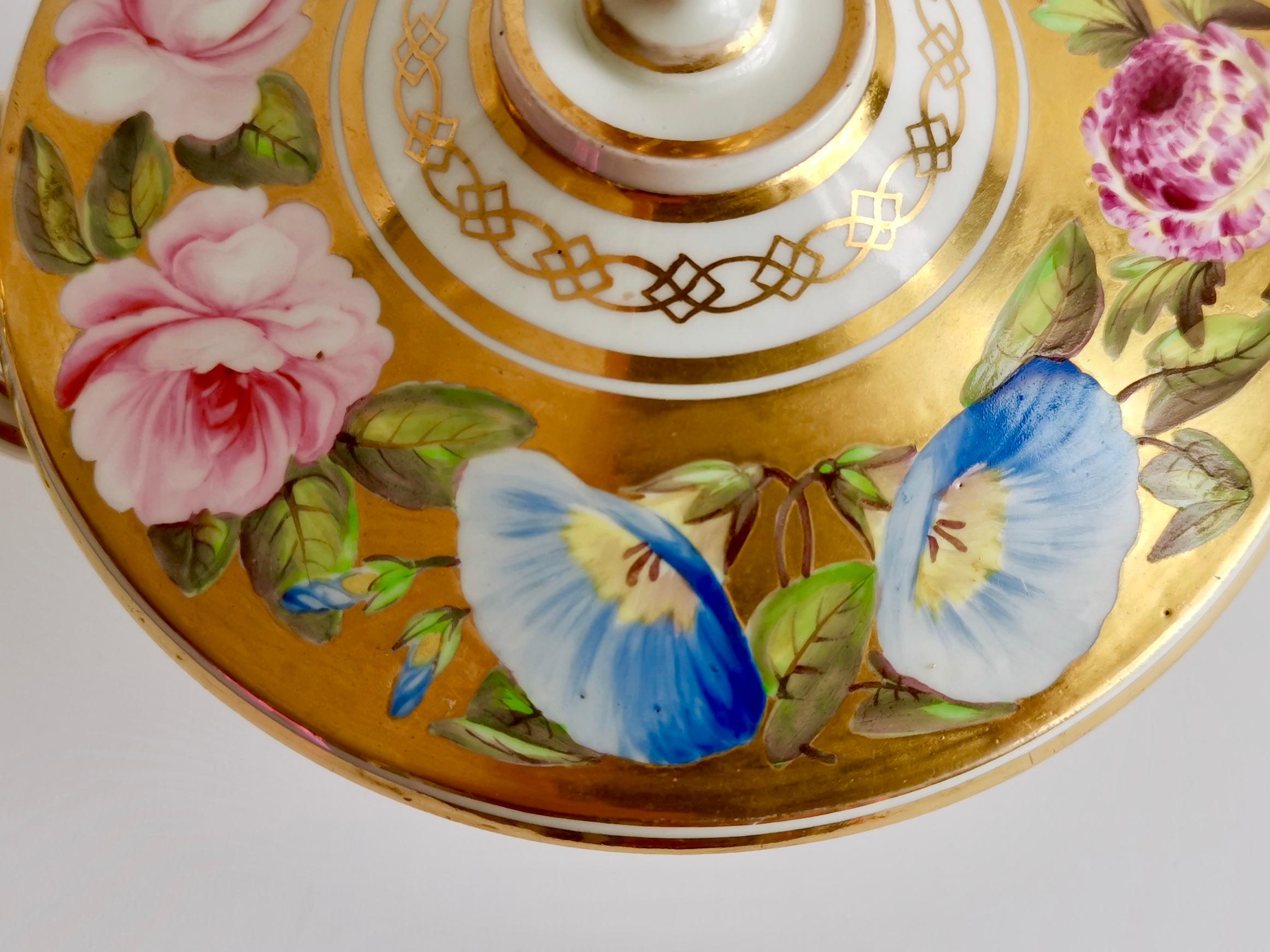 Coalport Pair of Floral Gilded Sauce Tureens, Marquess of Anglesey, circa 1820 For Sale 3