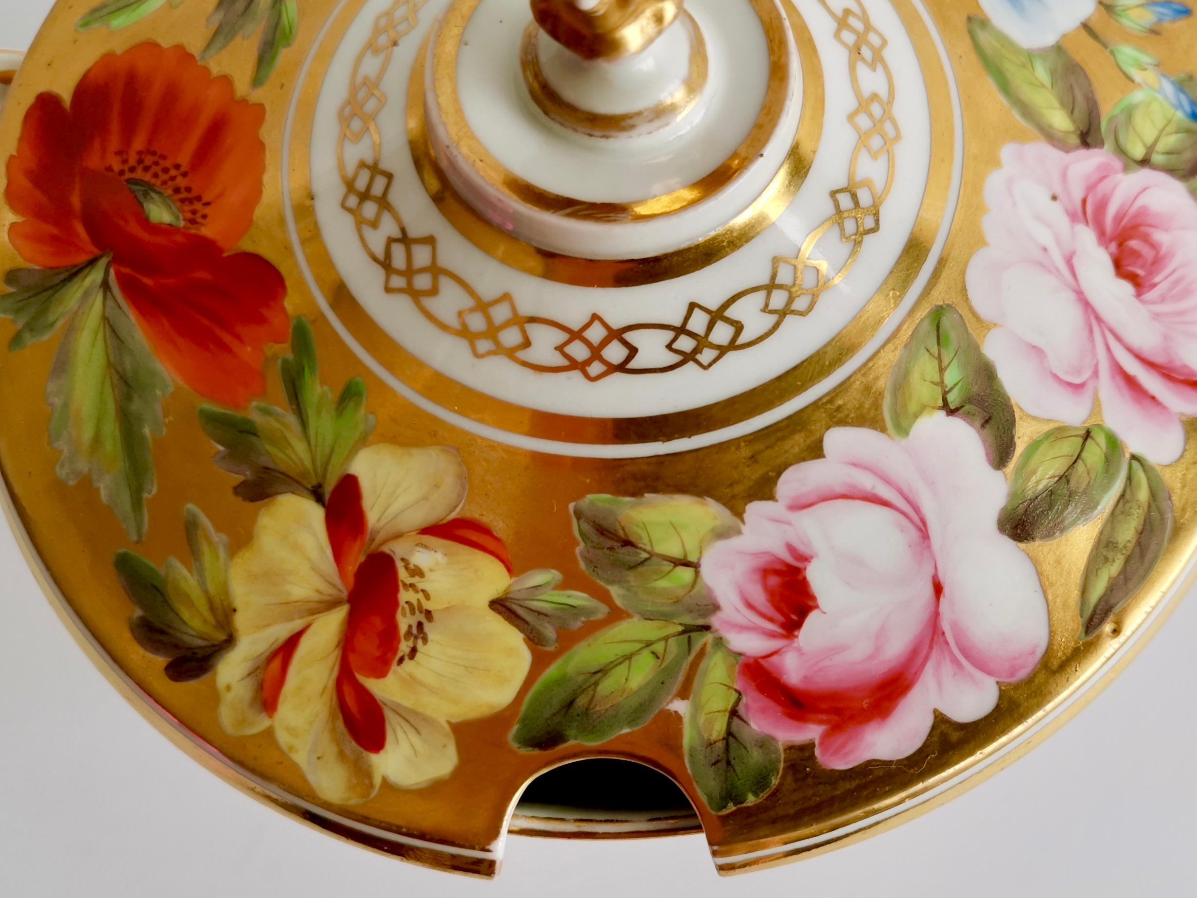 Coalport Pair of Floral Gilded Sauce Tureens, Marquess of Anglesey, circa 1820 For Sale 4