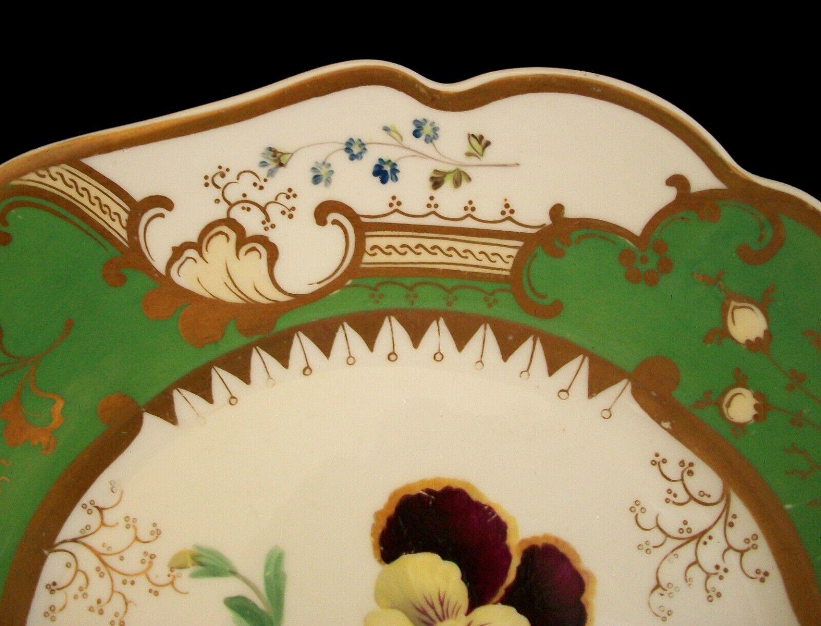 Coalport, 'Pansy', Antique Botanical Serving Platter, U.K., circa 1830's In Good Condition For Sale In Chatham, ON