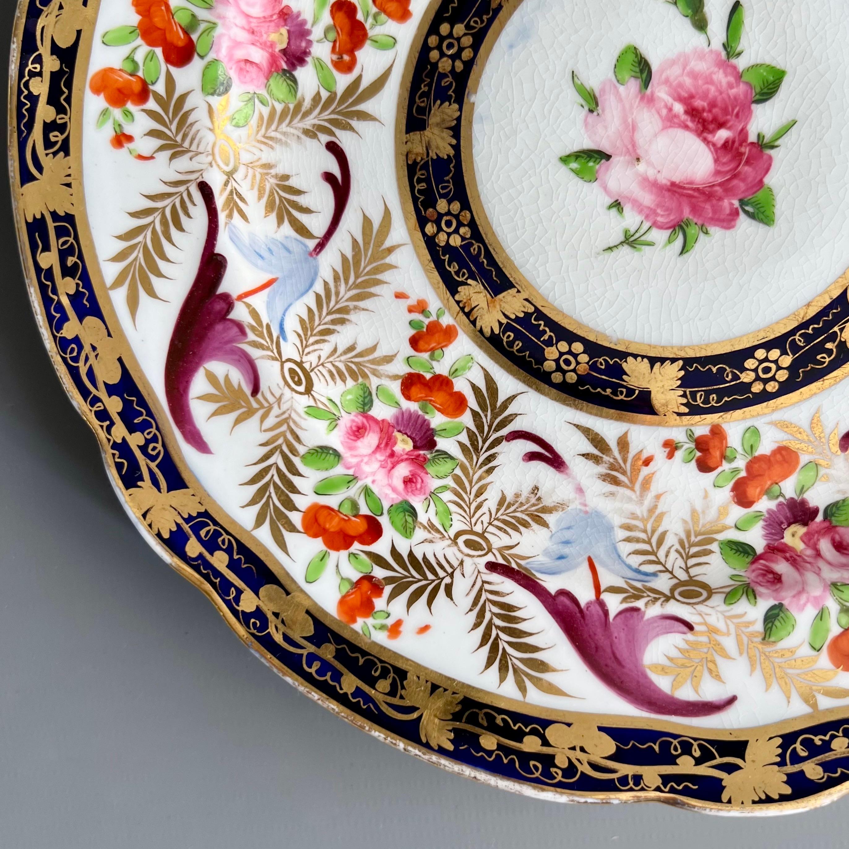 Plato de Coalport, diseño neoclásico azul cobalto, dorado y flores, 1815-1820 (2) en venta 1