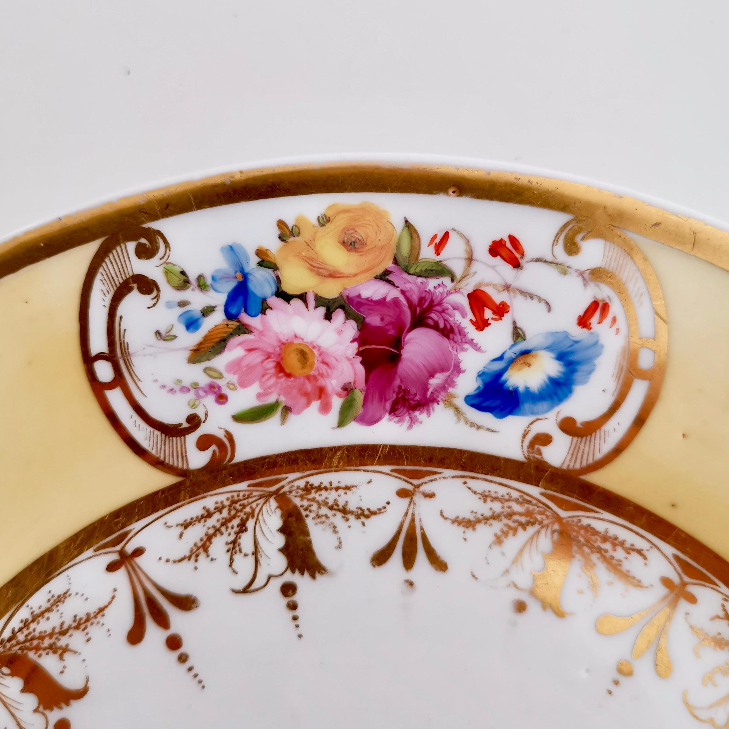 Coalport Plate, Yellow Ground with Hand Painted Flowers, circa 1820 In Good Condition In London, GB