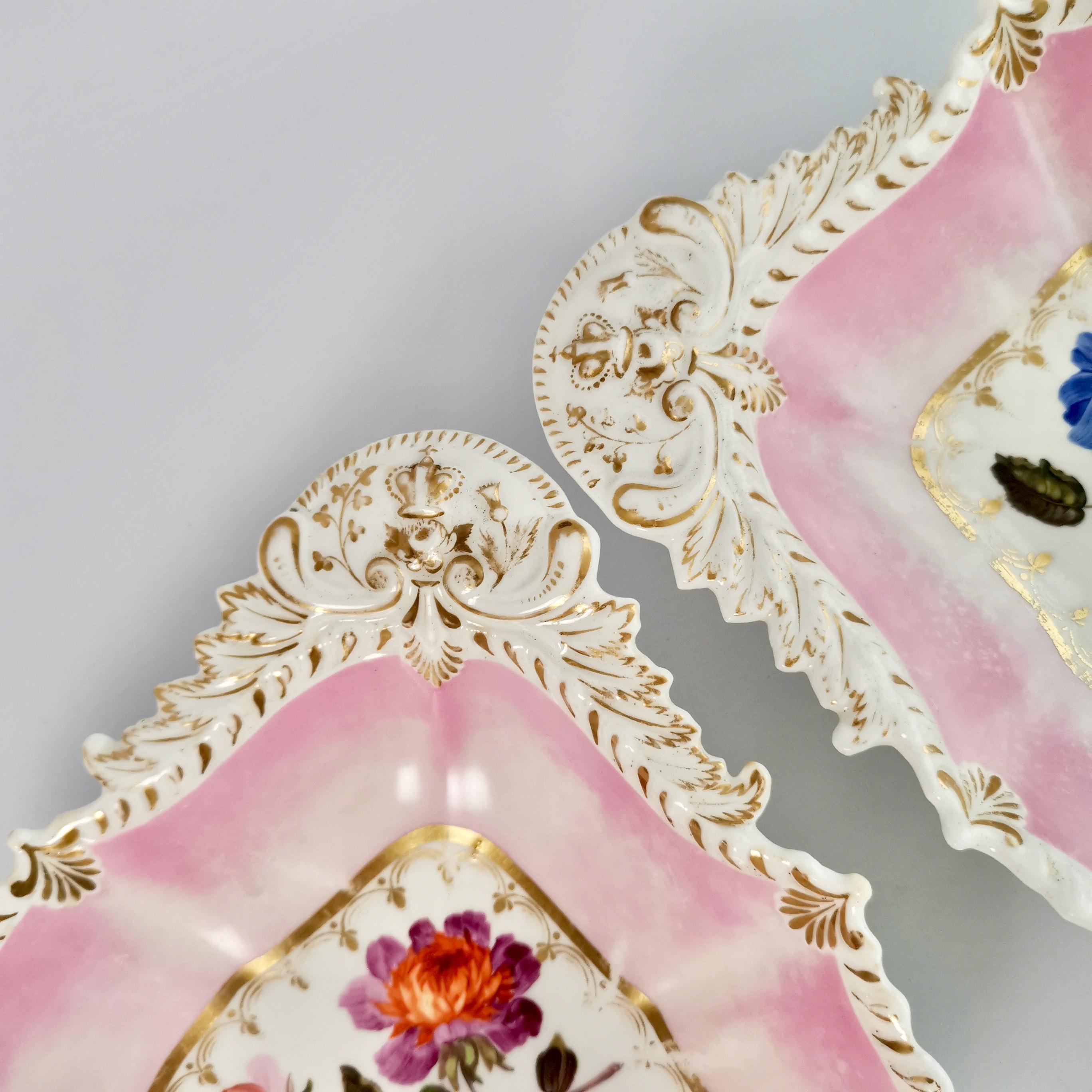 Coalport Porcelain Dessert Service, Pink with Flowers, Regency 1820-1825 In Good Condition In London, GB