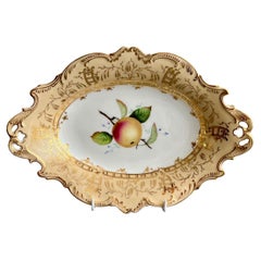 Ovale Schale aus Coalport-Porzellan, beige mit Apfel von Joseph Birbeck, um 1847