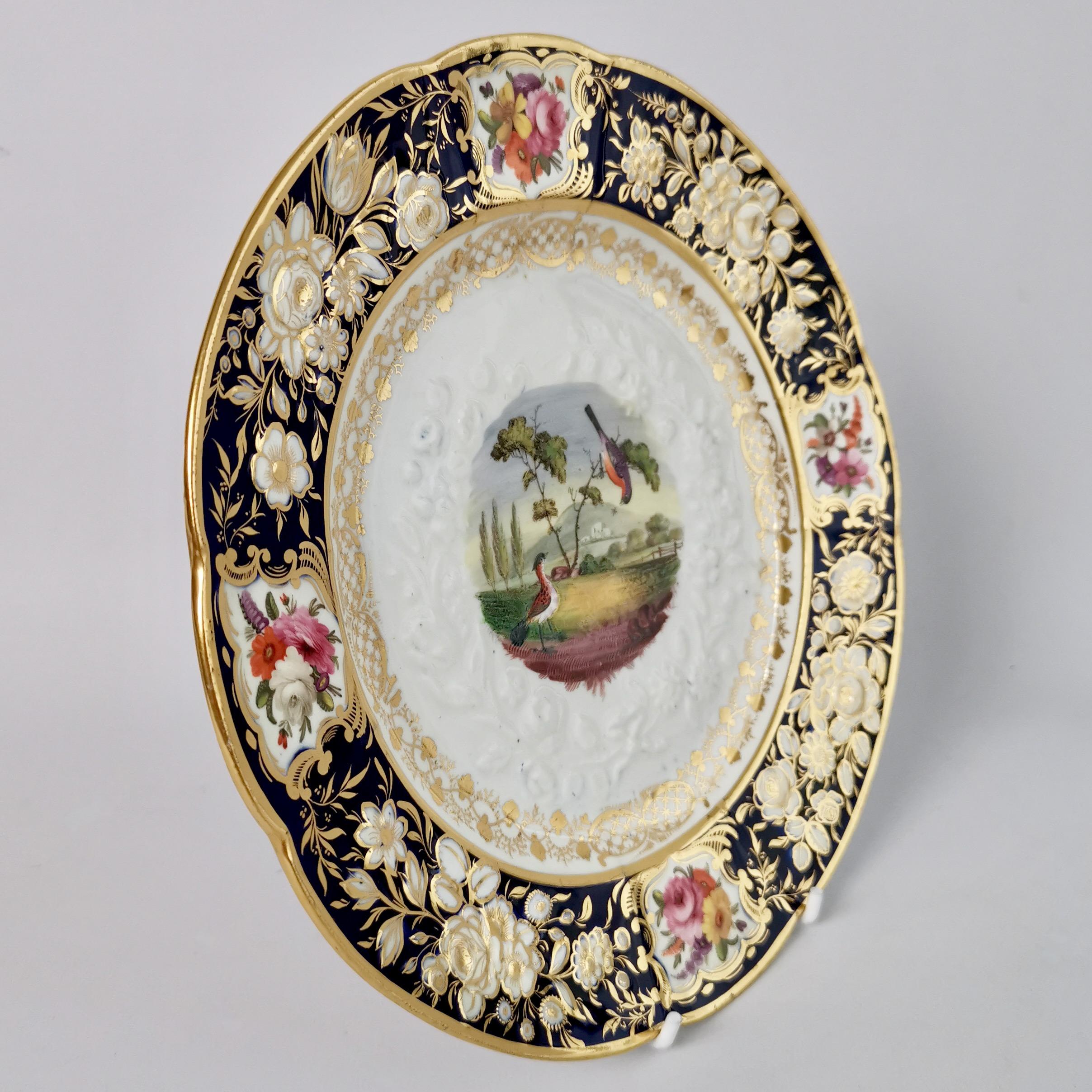 Assiette en porcelaine de Coalport, nouveau relief embossé et moulé avec des oiseaux, Régence vers 1815 en vente 5