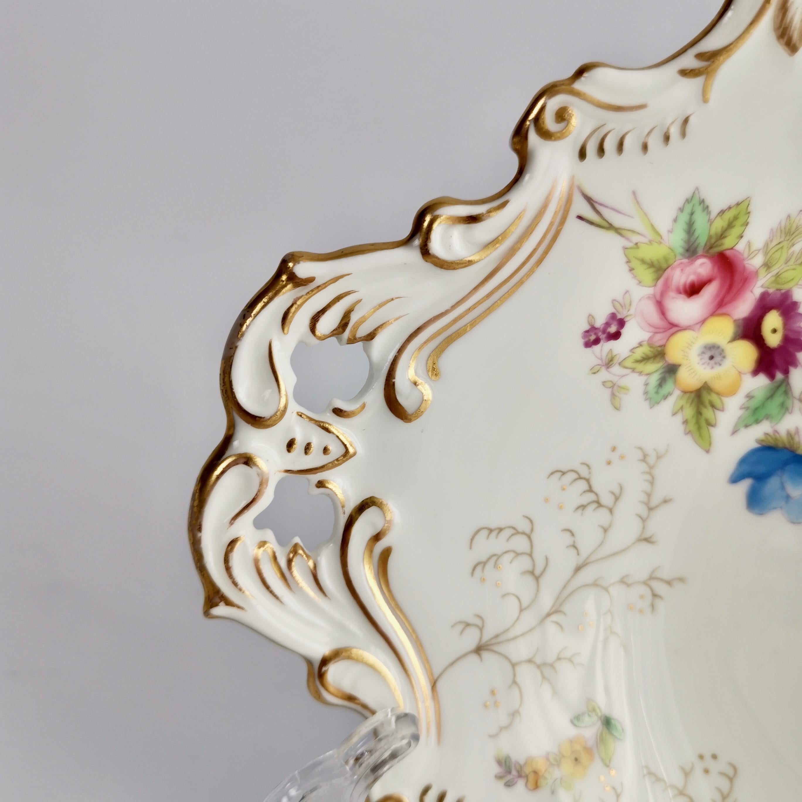 Victorien Plat de service en porcelaine de Coalport, blanc avec fleurs, époque victorienne, 1891-1926 en vente