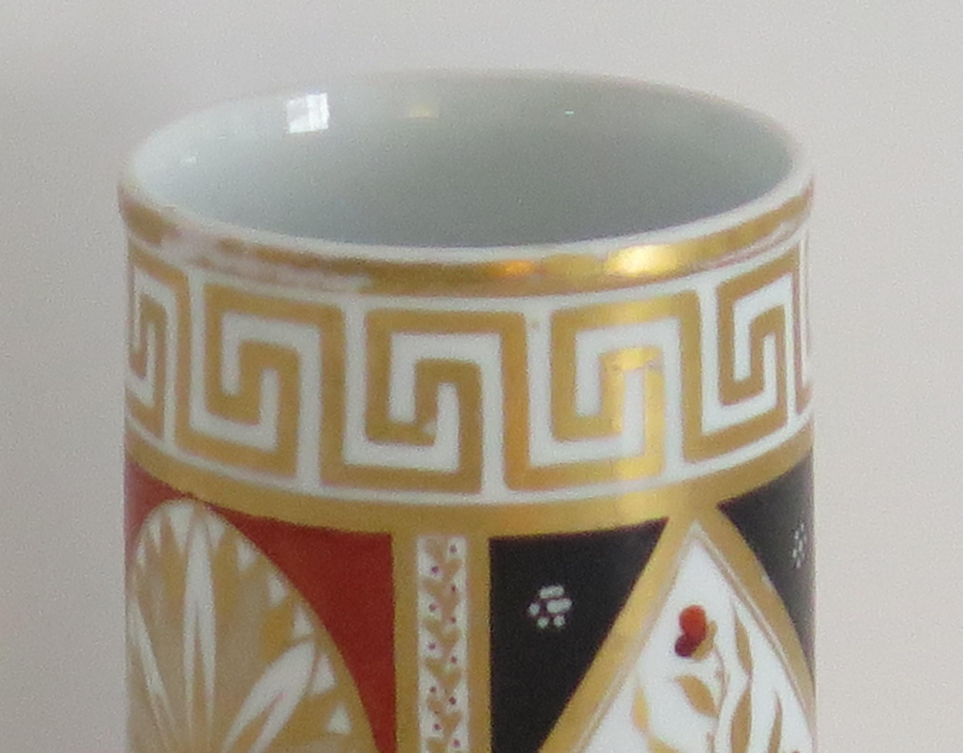 English Coalport porcelain Spill Vase in Greek Key Pattern No. 90, circa 1810