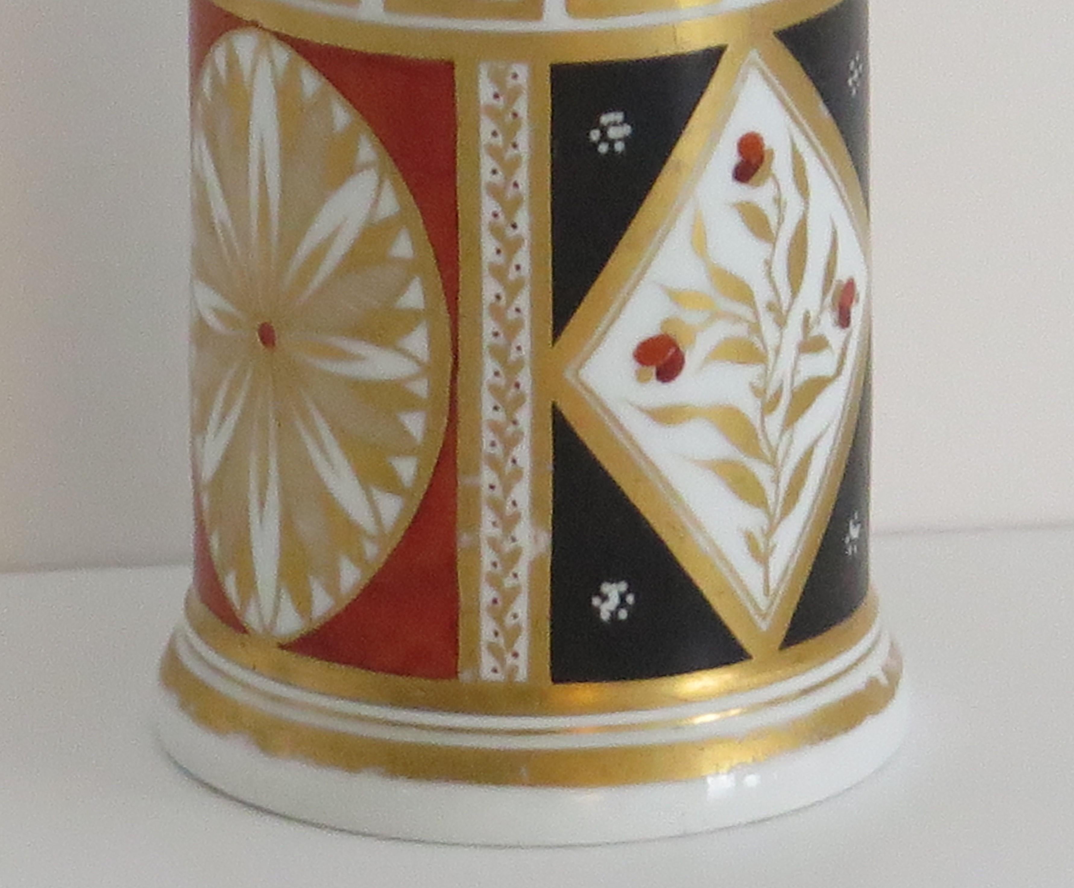Hand-Painted Coalport porcelain Spill Vase in Greek Key Pattern No. 90, circa 1810
