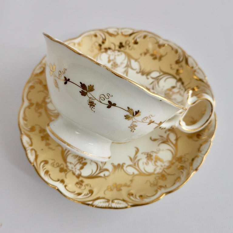 Coalport Porcelain Teacup, Beige with Landscapes, Rococo Revival, ca 1840 In Good Condition For Sale In London, GB
