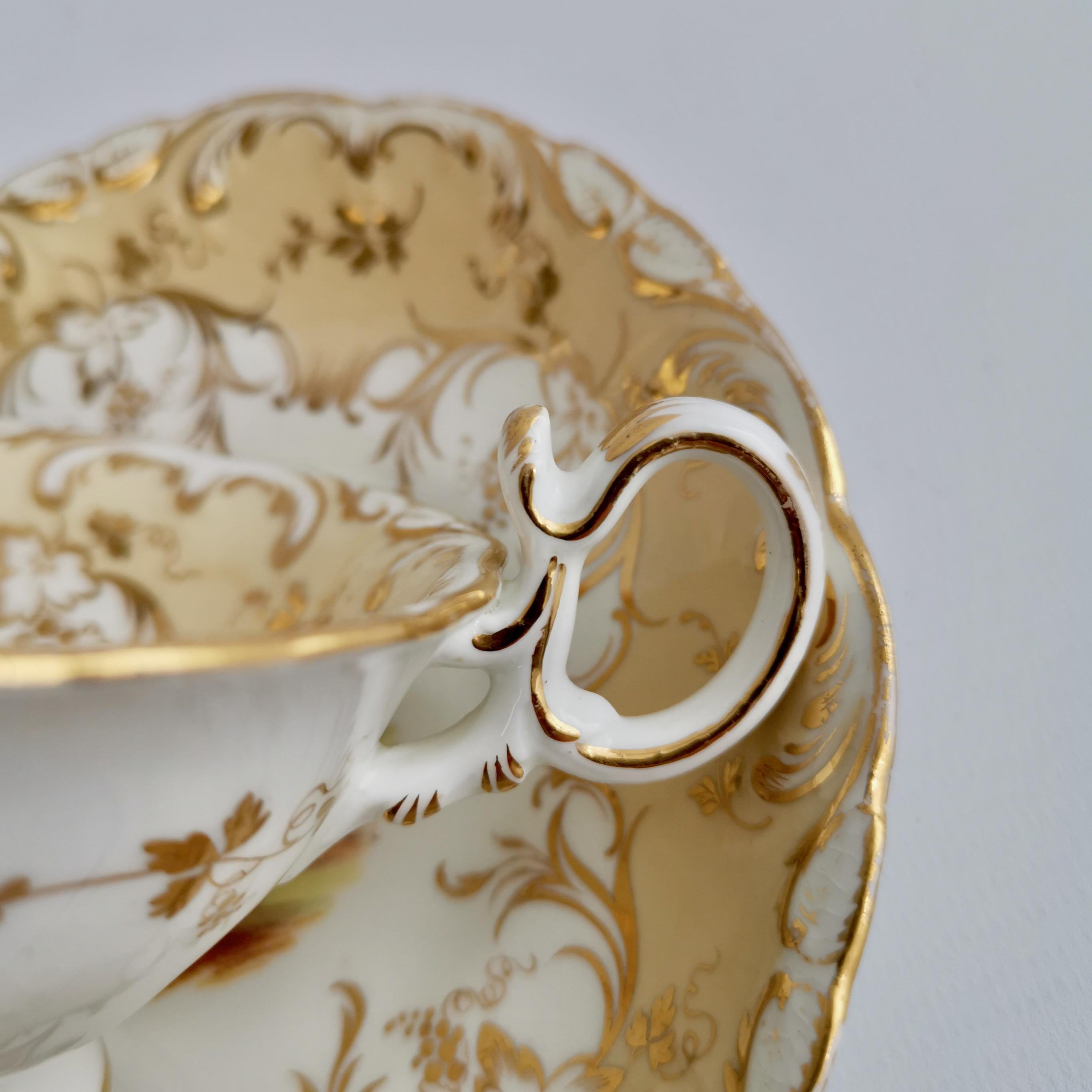 Tasse à thé en porcelaine de Coalport, beige avec paysages, néo-rococo, vers 1840 en vente 1