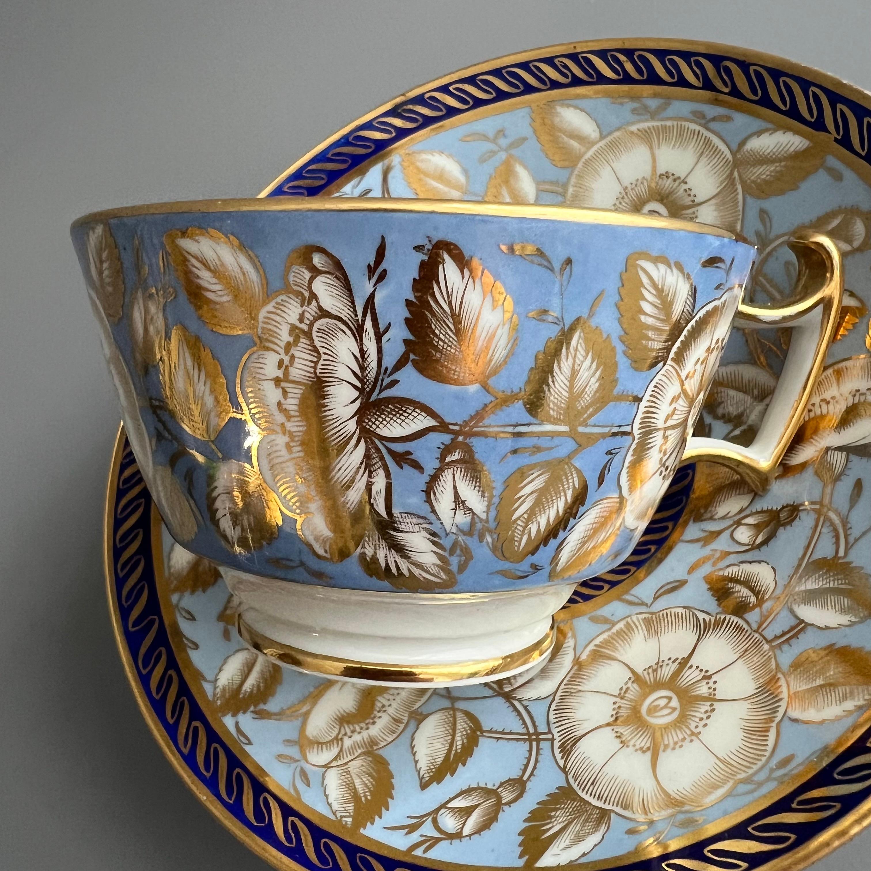 Coalport Porcelain Teacup, Periwinkle Lilac, Gilt Wild Roses, Regency, Ca 1815 In Good Condition In London, GB