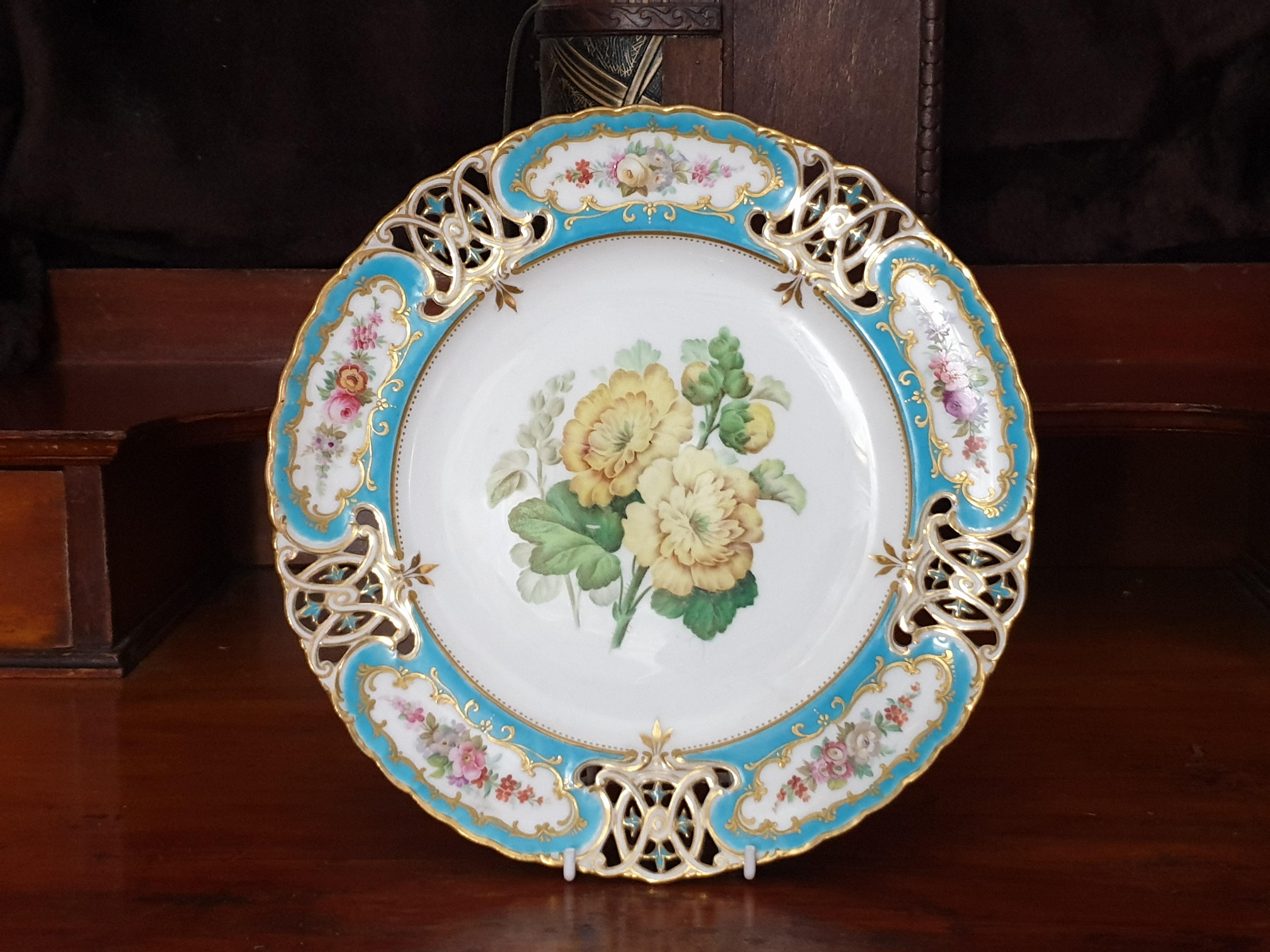 English Minton Reticulated Royal Arms Botanical Turquoise Dessert Service In Good Condition For Sale In London, GB